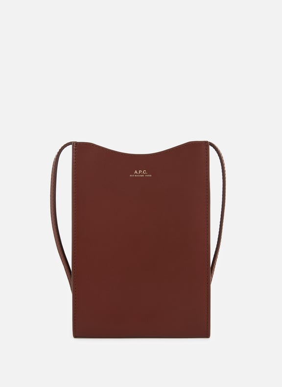 Pochette Jamie en cuir de vachette Marron by A.P.C. A.P.C. Pochette Jamie en cuir de vachette Marron