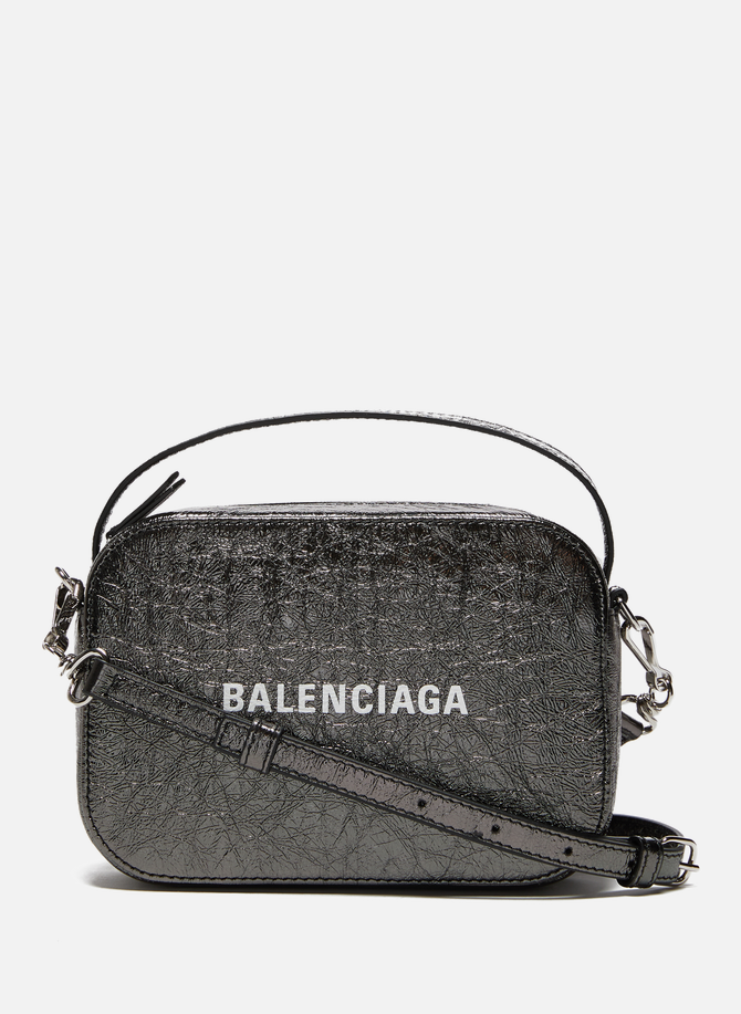حقيبة كاميرا Everyday XS مصنوعة من الجلد من BALENCIAGA