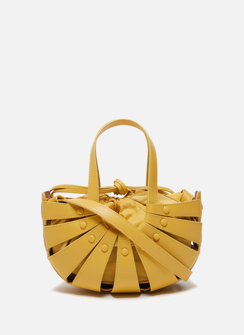 حقيبة كروس بتفاصيل مفرغة باللون الأصفر من bottega veneta 