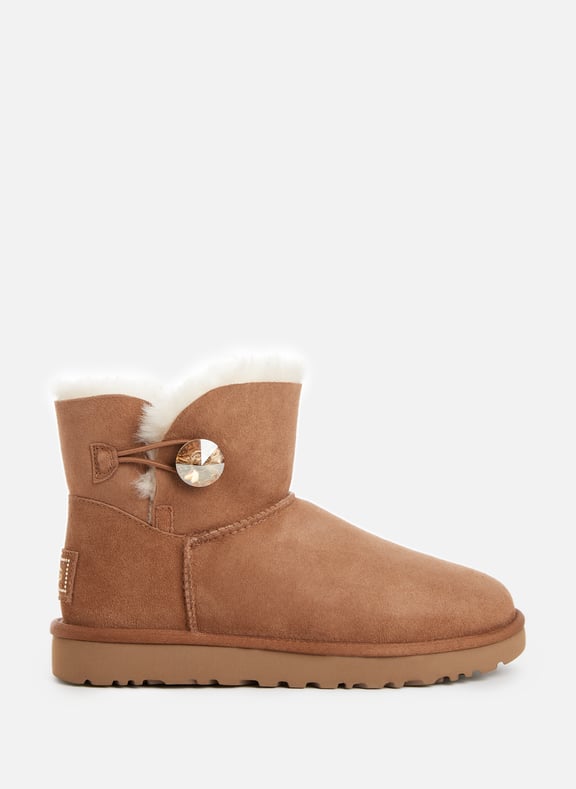 Boots Mini Bailey Button Bling en daim Marron by UGG UGG Boots Mini Bailey Button Bling en daim Marron
