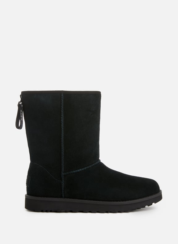 Bottes Classic Short Logo Zip en daim Noir by UGG UGG Bottes Classic Short Logo Zip en daim Noir