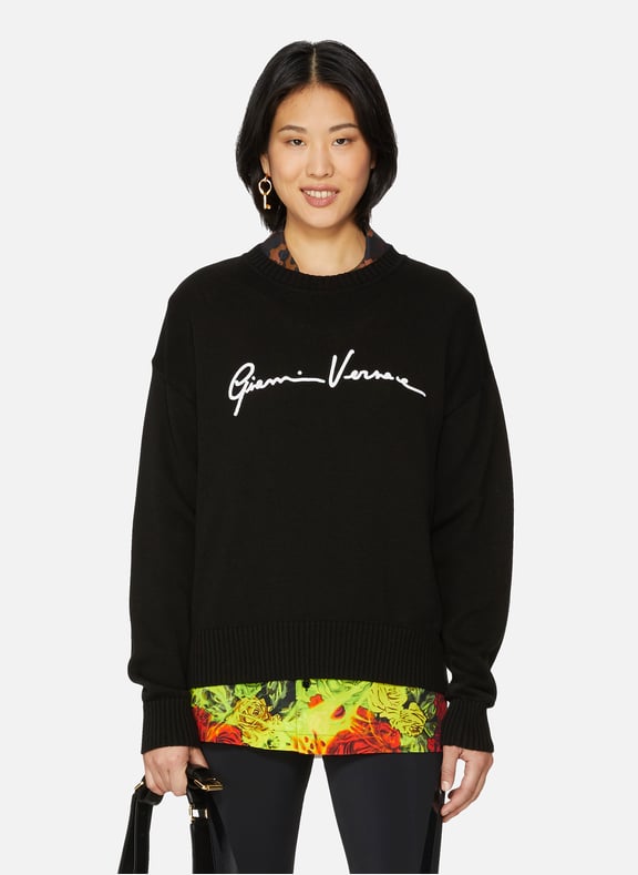 Pull brodé GV Signature en coton Noir by VERSACE VERSACE Pull brodé GV Signature en coton Noir