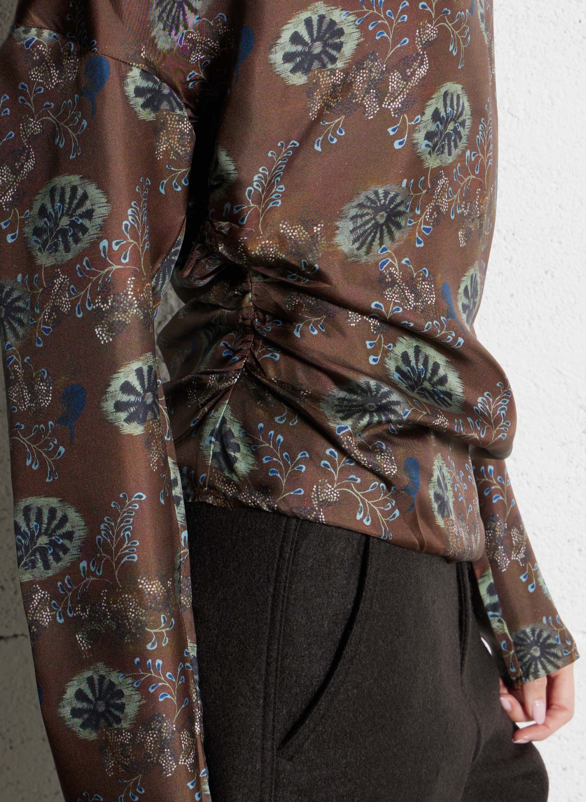 Top manches longues asymétrique à motifs en soie fresia SOEUR Multicolore