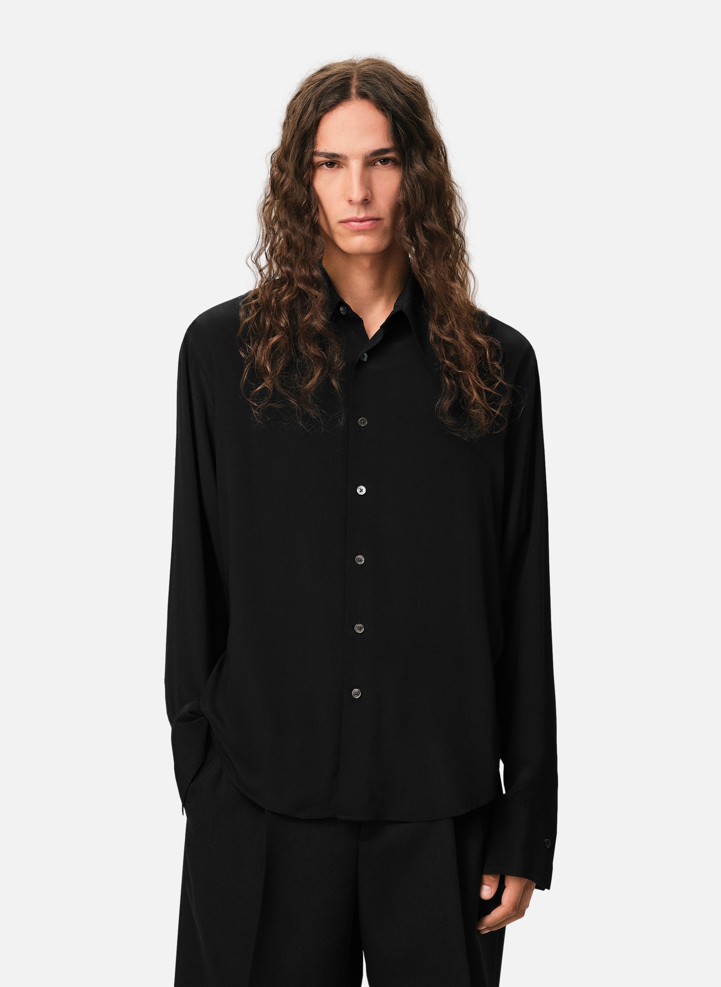 Chemise ajustée col en pointe en soie mélangée NoirAMI PARIS