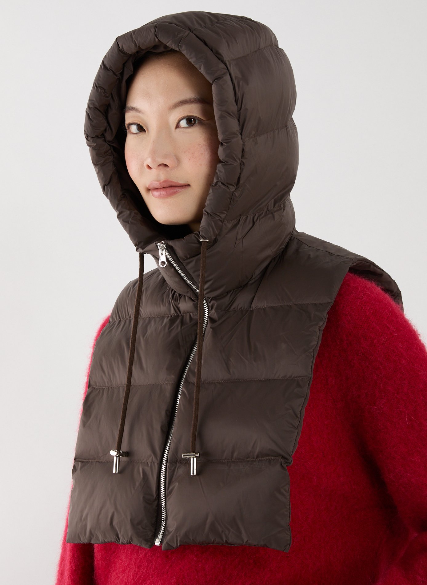 Short sleeveless hooded puffer jacket SAISON 1865 Brown
