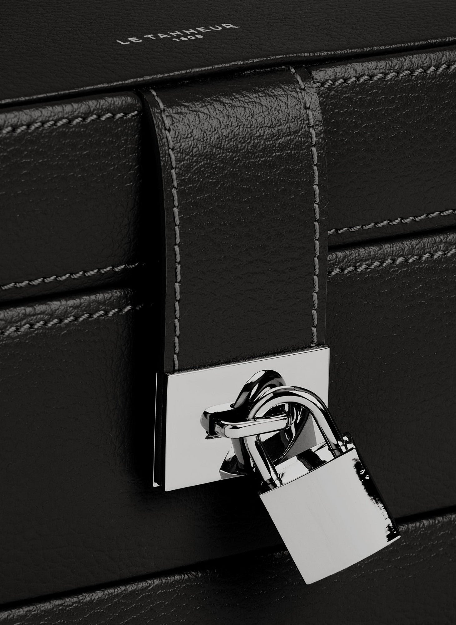 Boite à bijoux moyen modèle ouverture automatique en cuir LE TANNEUR Noir