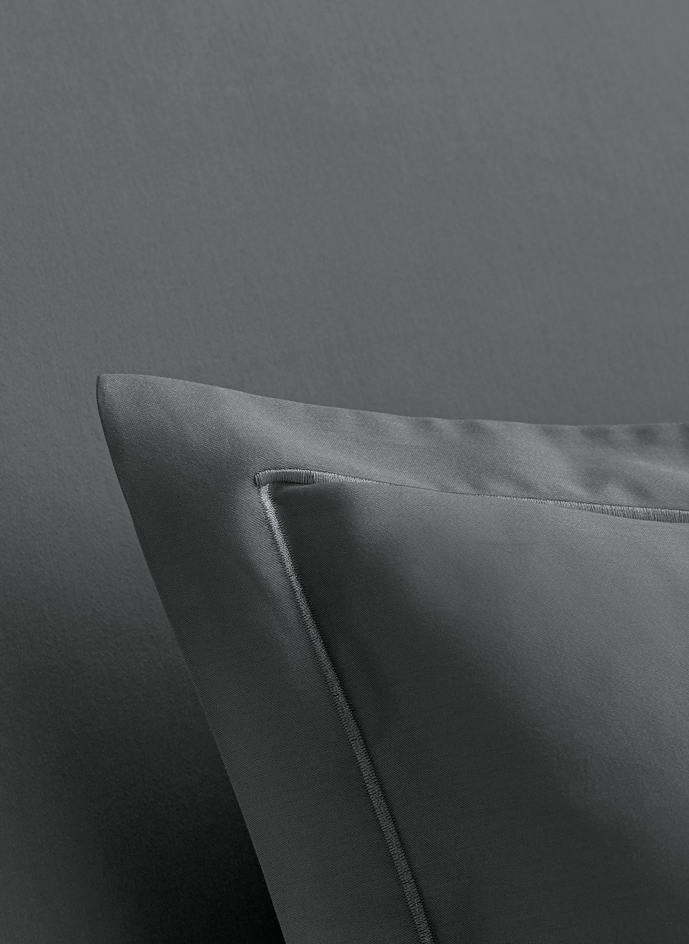 TAIE D'OREILLER Eclat Basalte ANNE DE SOLENE Gris