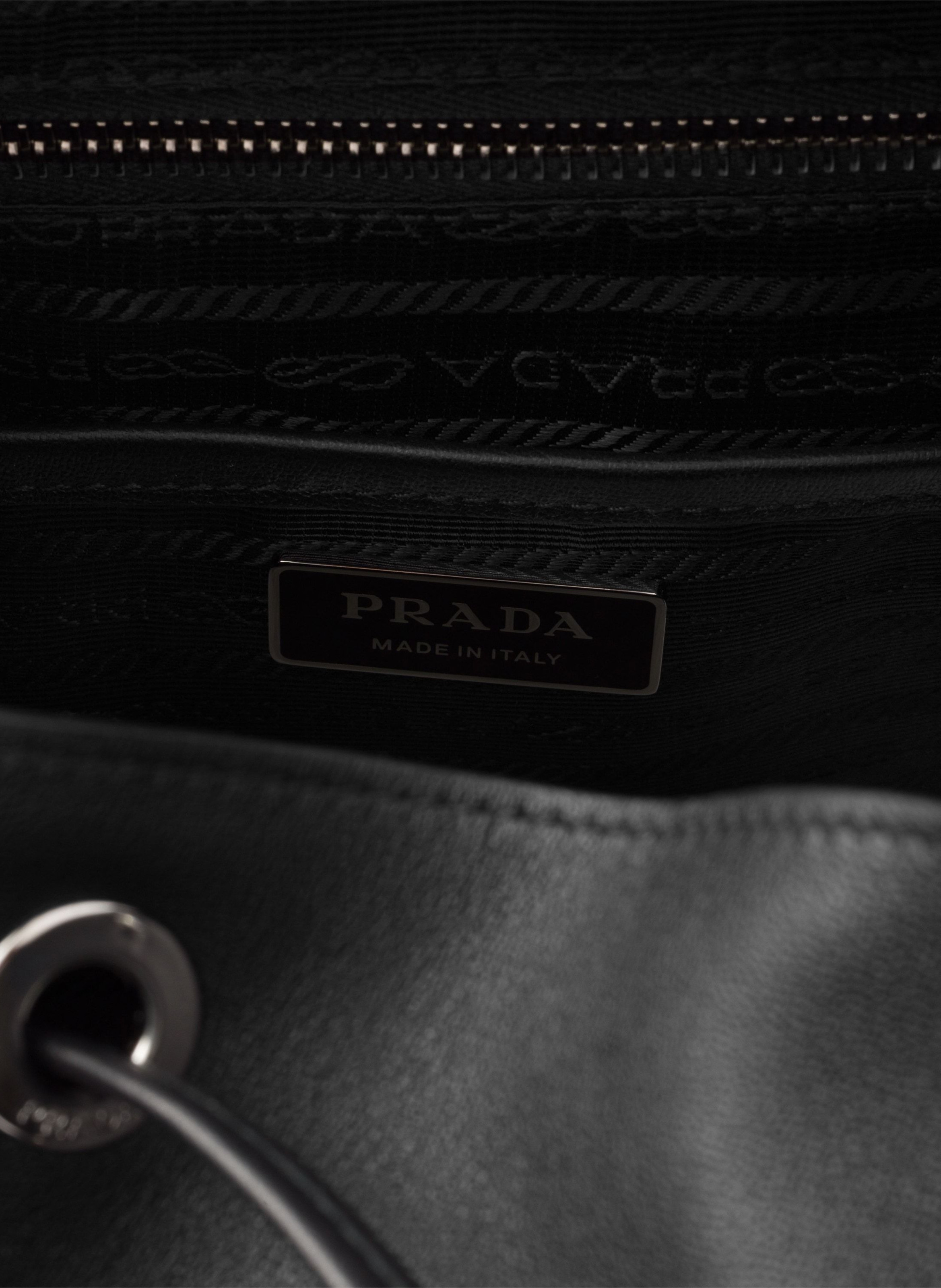 Sac à dos en cuir de taille moyenne PRADA Noir