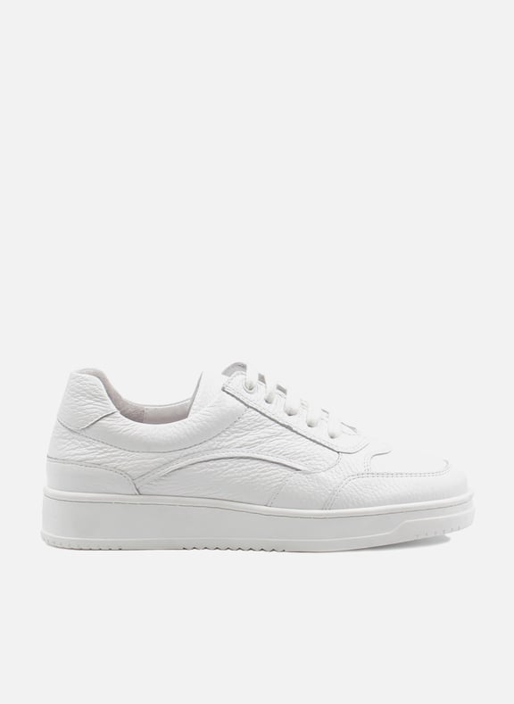 Baskets vintage cuir grainé Blanc by JULES & JENN JULES & JENN Baskets vintage cuir grainé Blanc