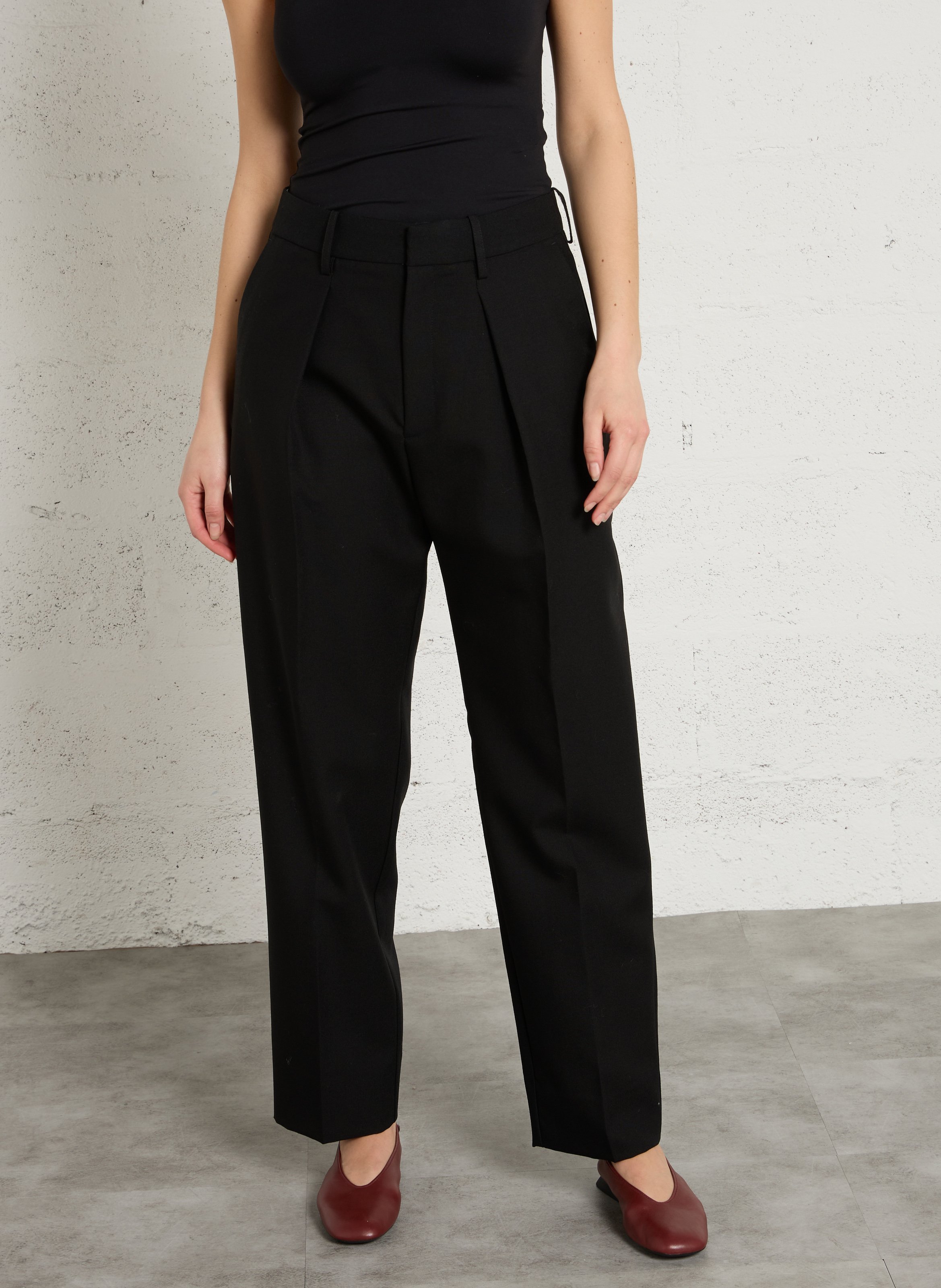 Pantalon à pinces en laine ferrel SOEUR Noir