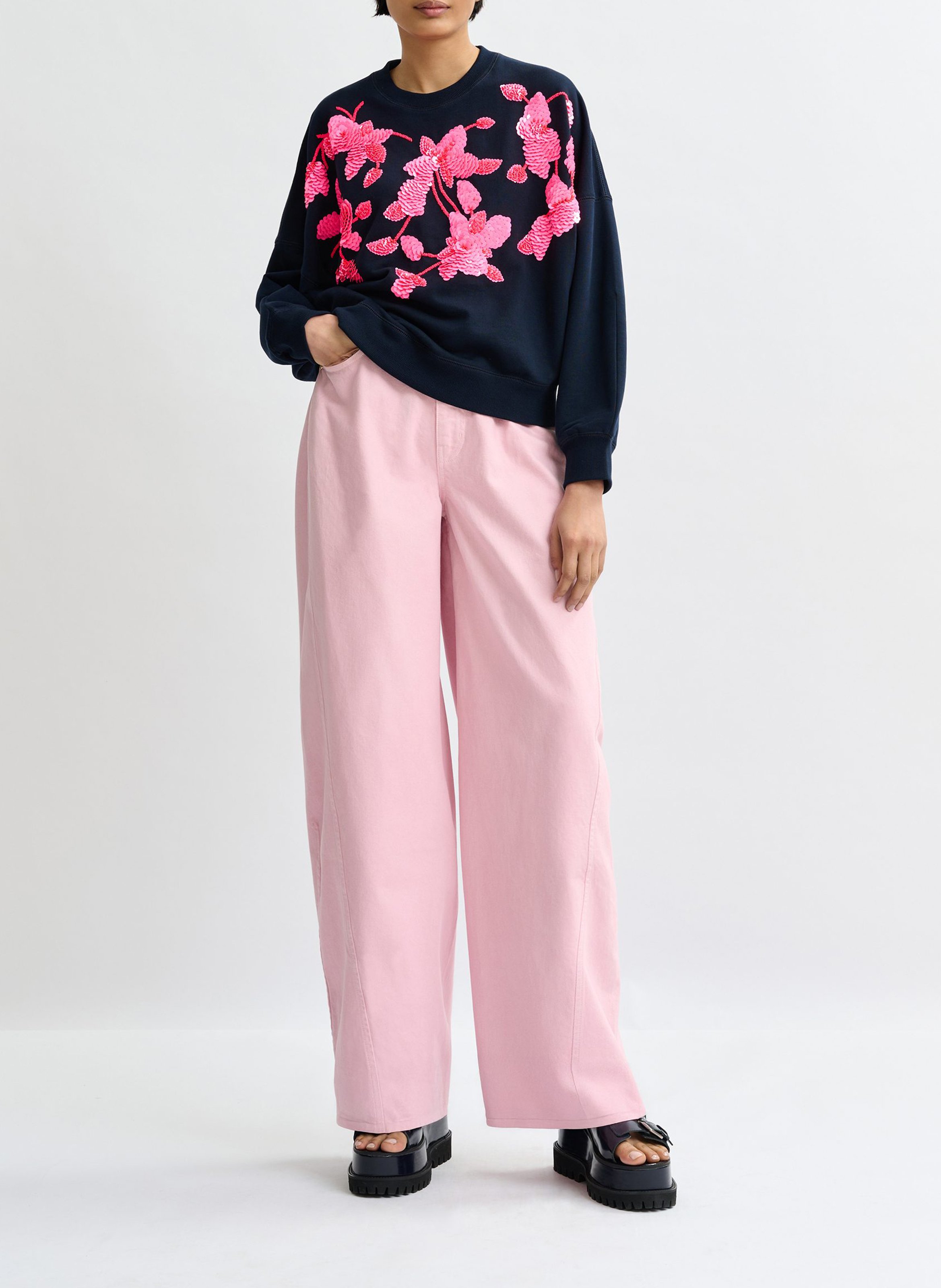 Sweat ample à fleurs brodés Jaga ESSENTIEL ANTWERP Bleu