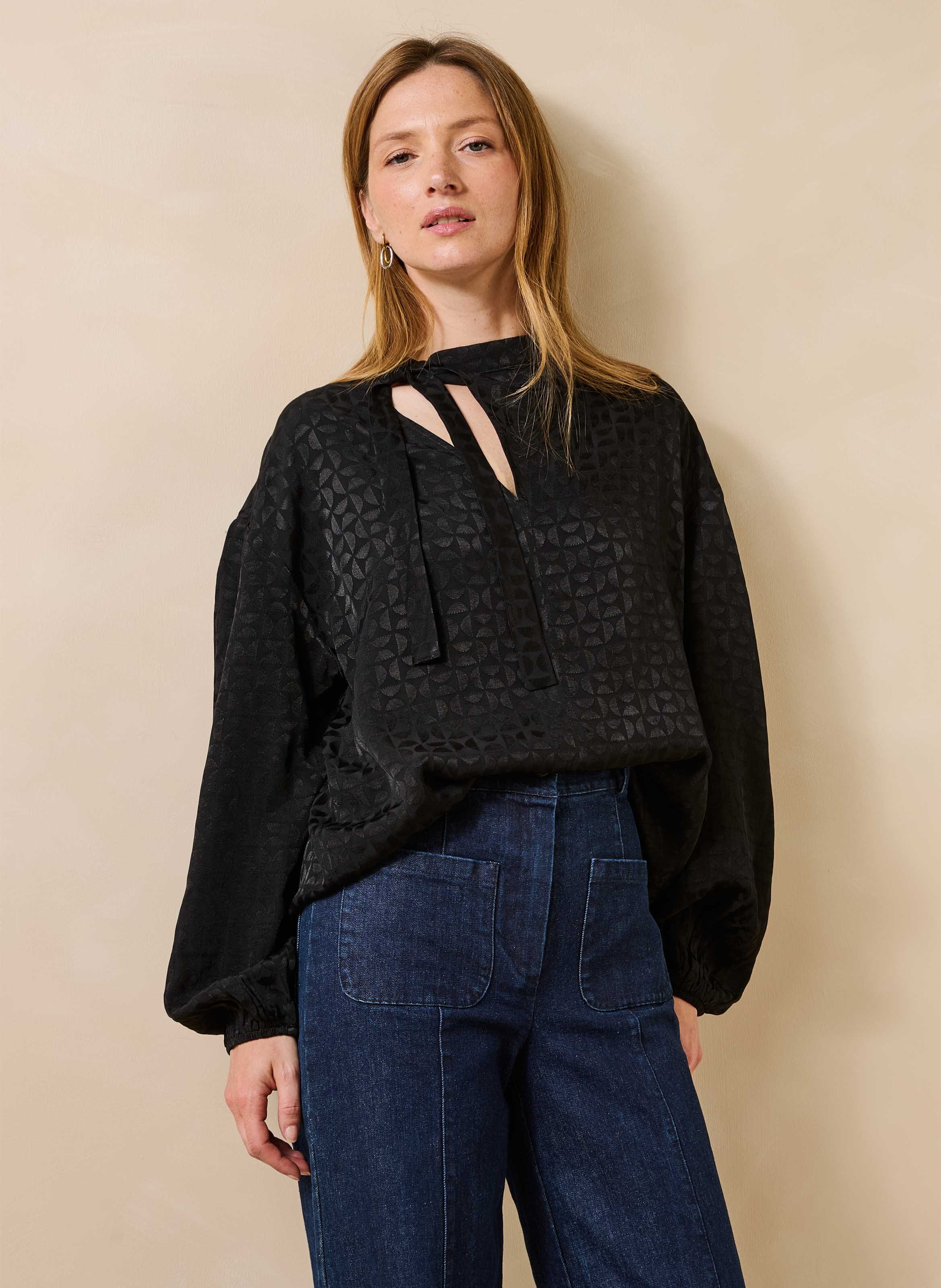 Blouse met lavallièrekraag LA FEE MARABOUTEE Zwart