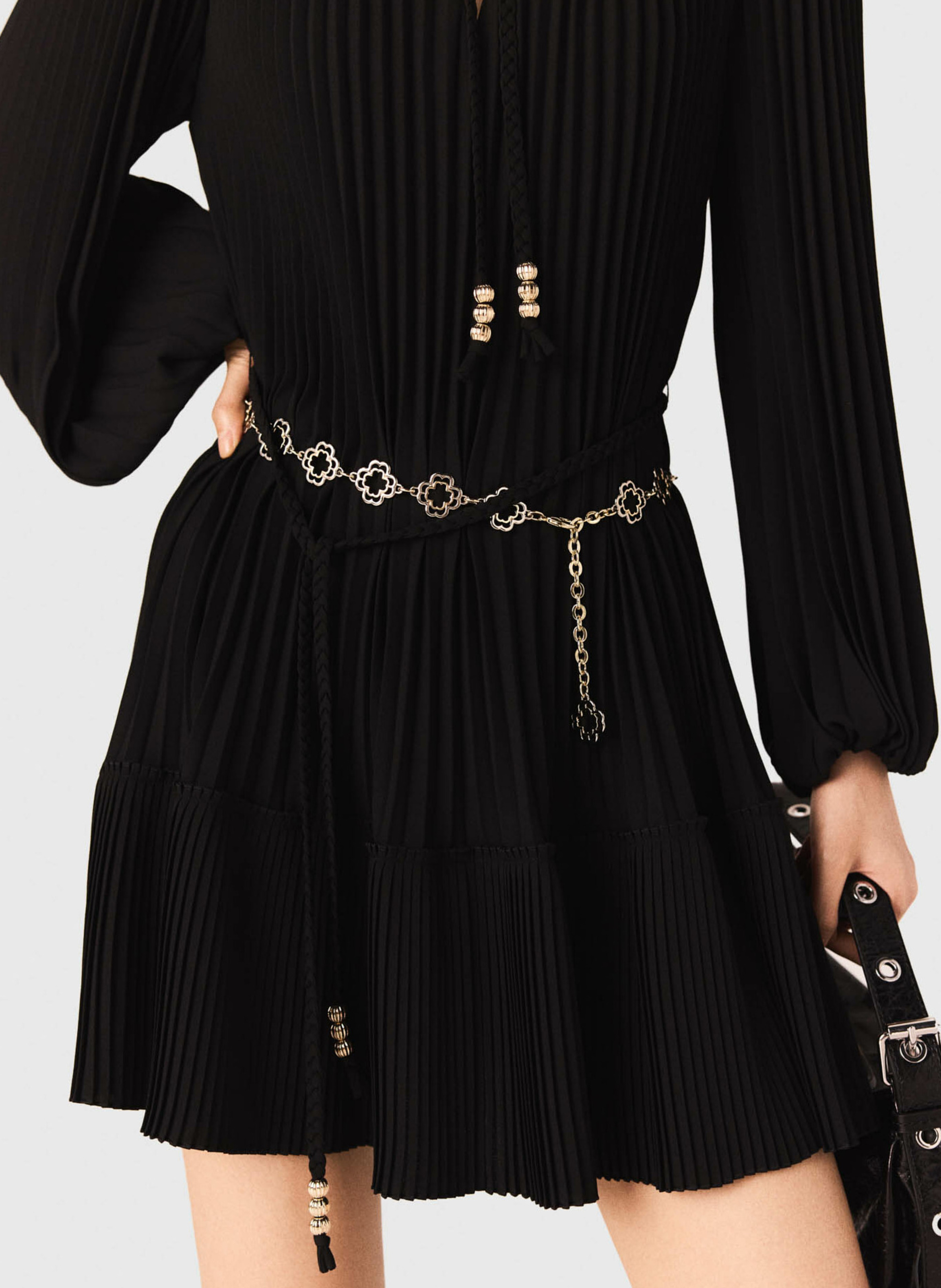 Robe courte col v plissée Noir