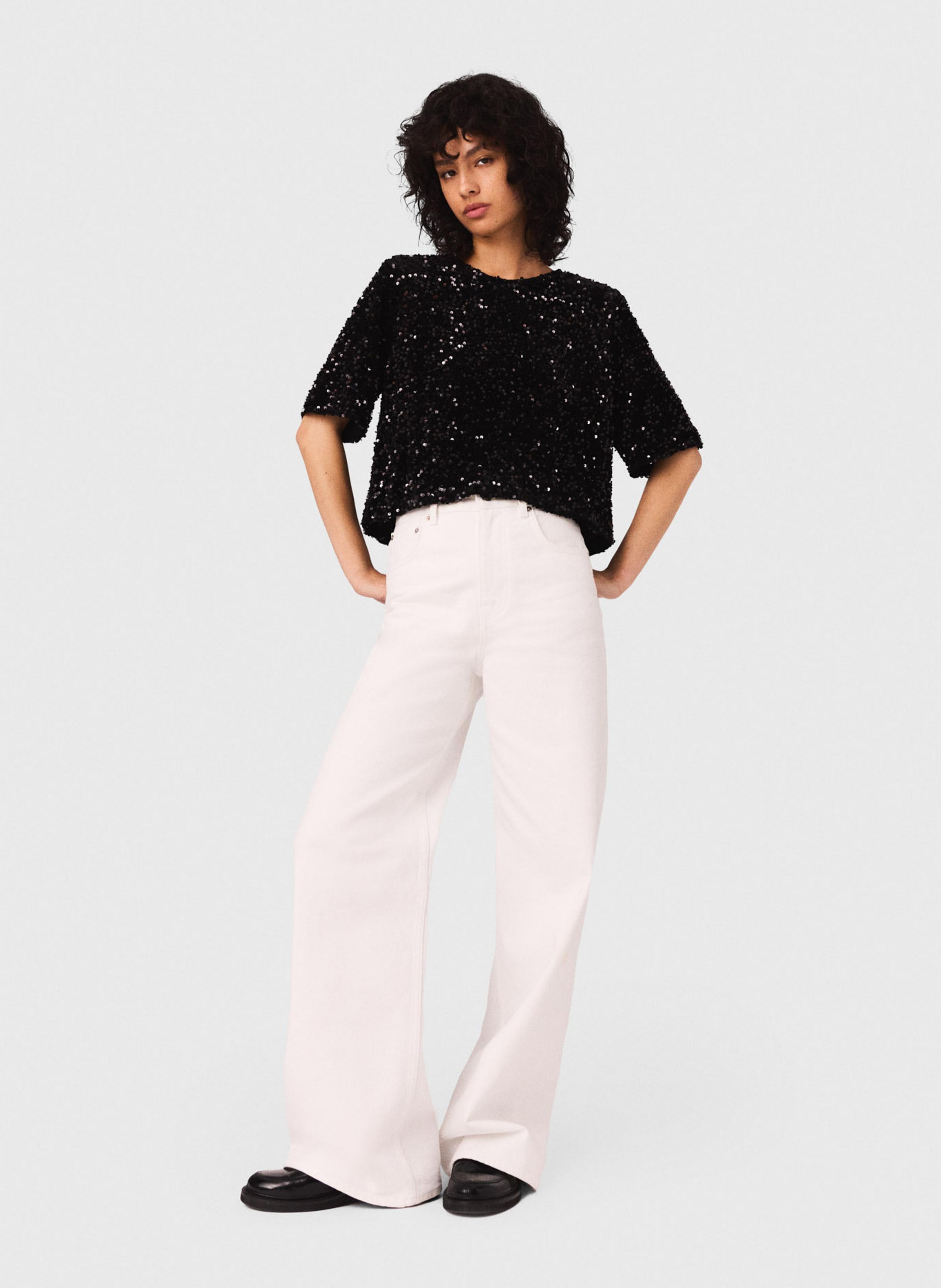 Top court col rond à sequins Noir