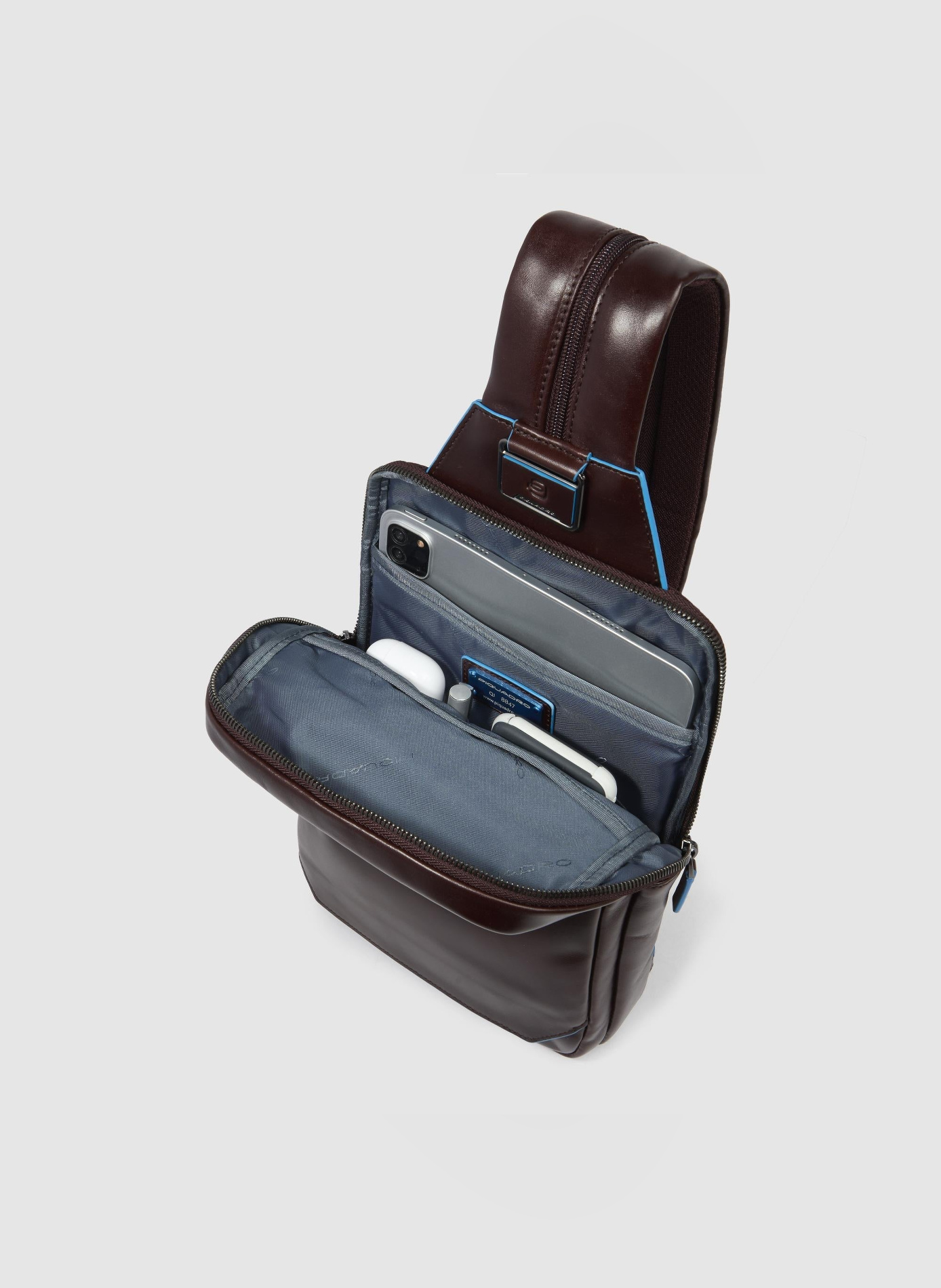 Sac de poitrine homme convertible en sac à dos PIQUADRO Marron