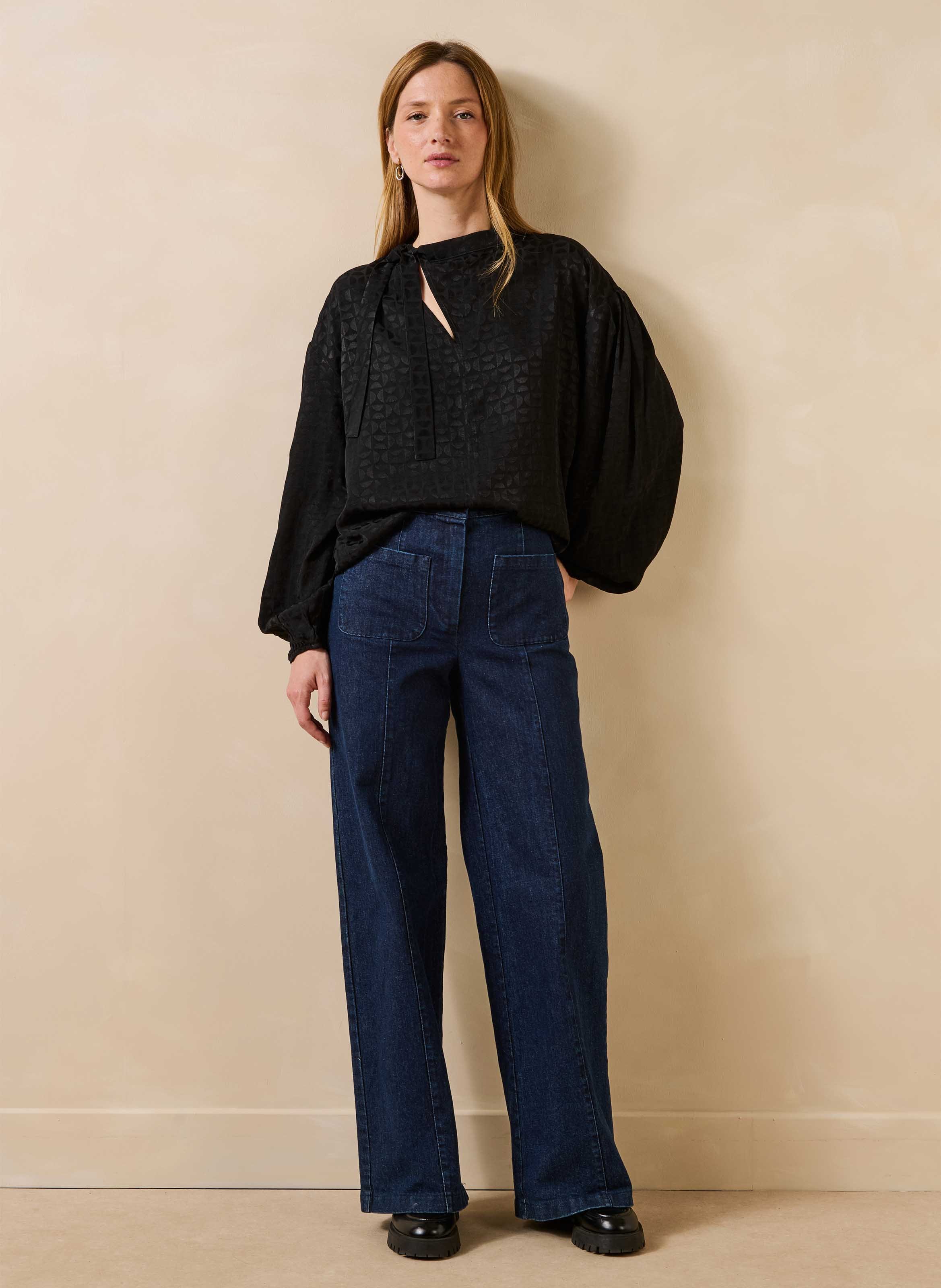 Blouse met lavallièrekraag LA FEE MARABOUTEE Zwart