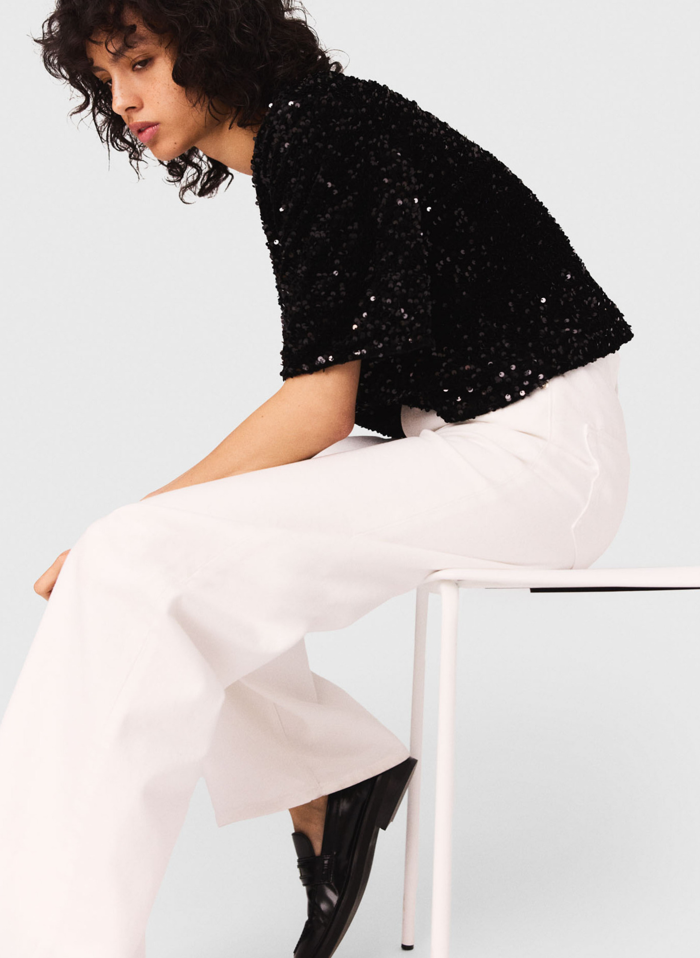 Top court col rond à sequins Noir