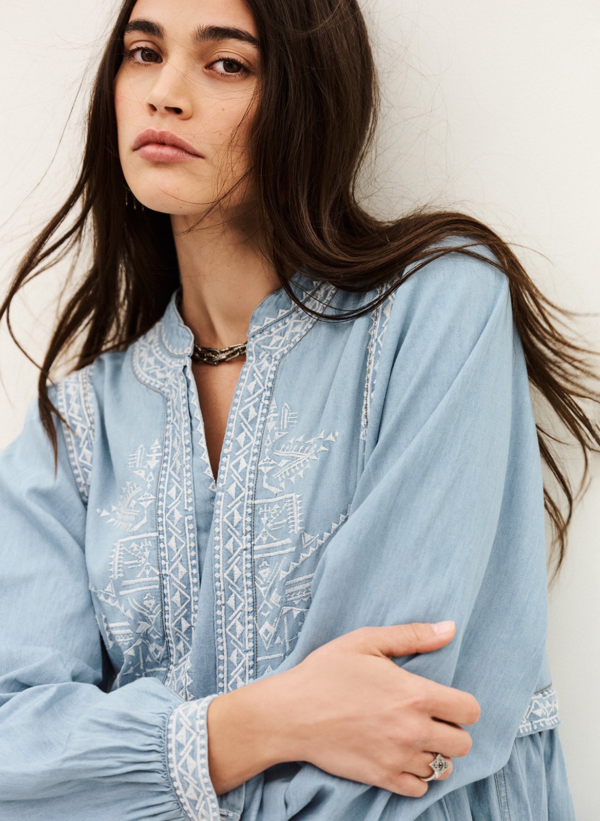 Robe courte col v en coton brodé laena BA&SH Bleu