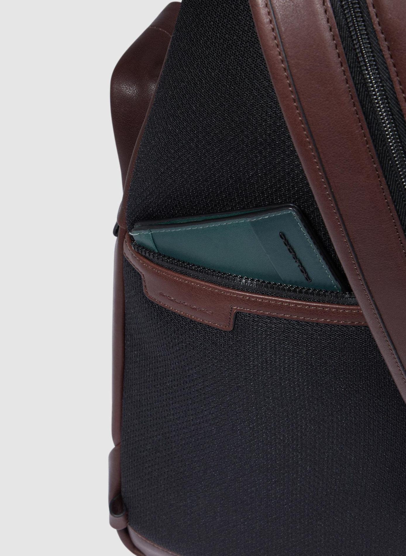 Sac de poitrine homme convertible en sac à dos PIQUADRO Marron