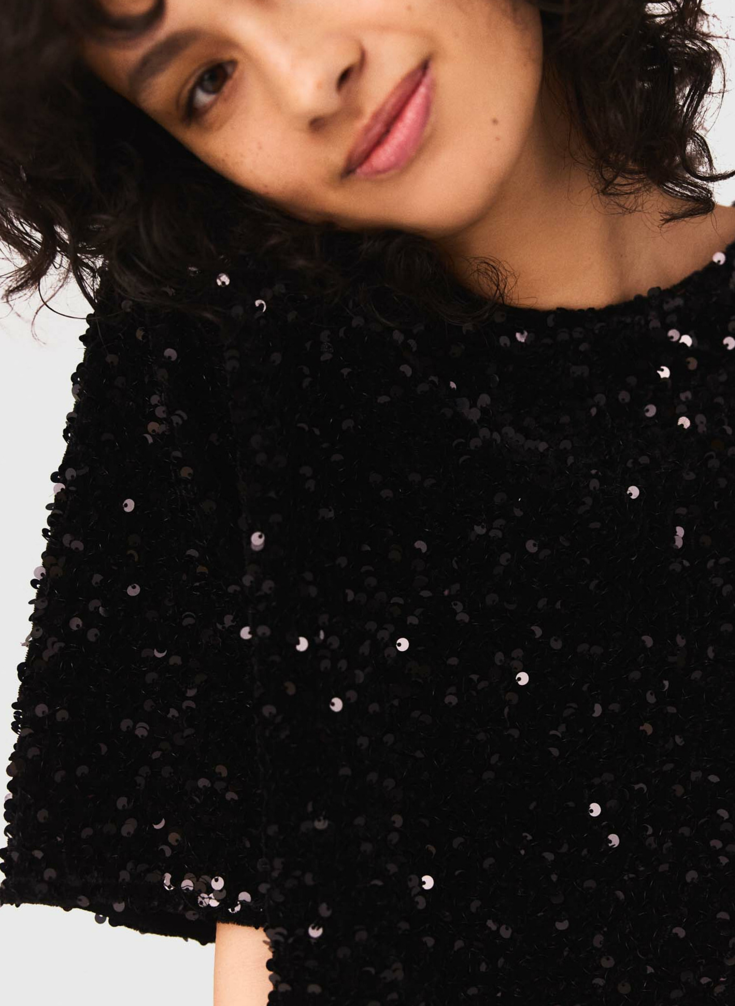 Top court col rond à sequins Noir