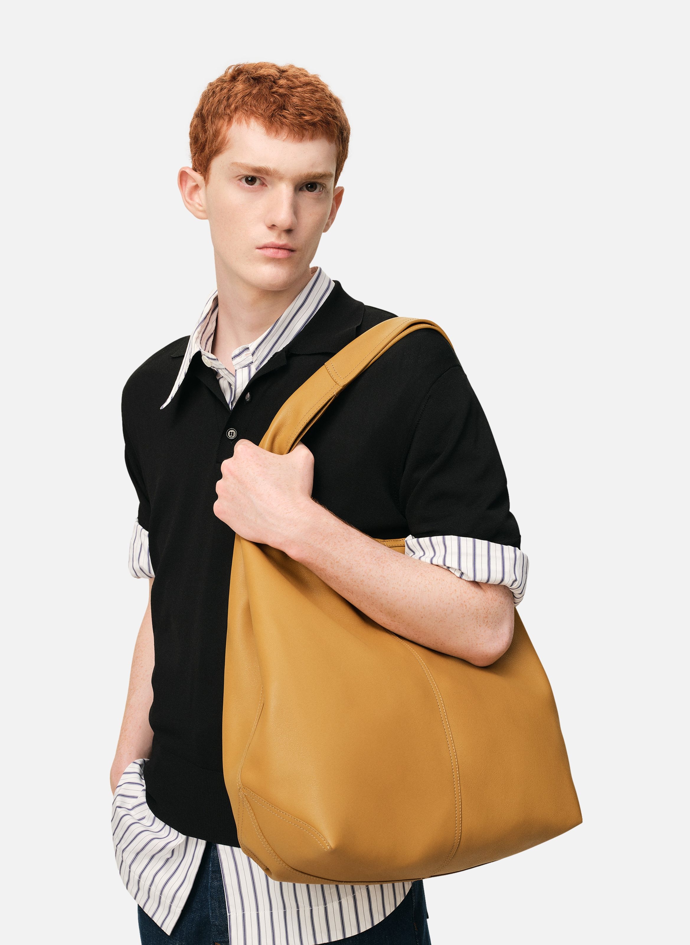 Sac Hobo Etienne En Cuir Souple unisexe AMI PARIS Jaune