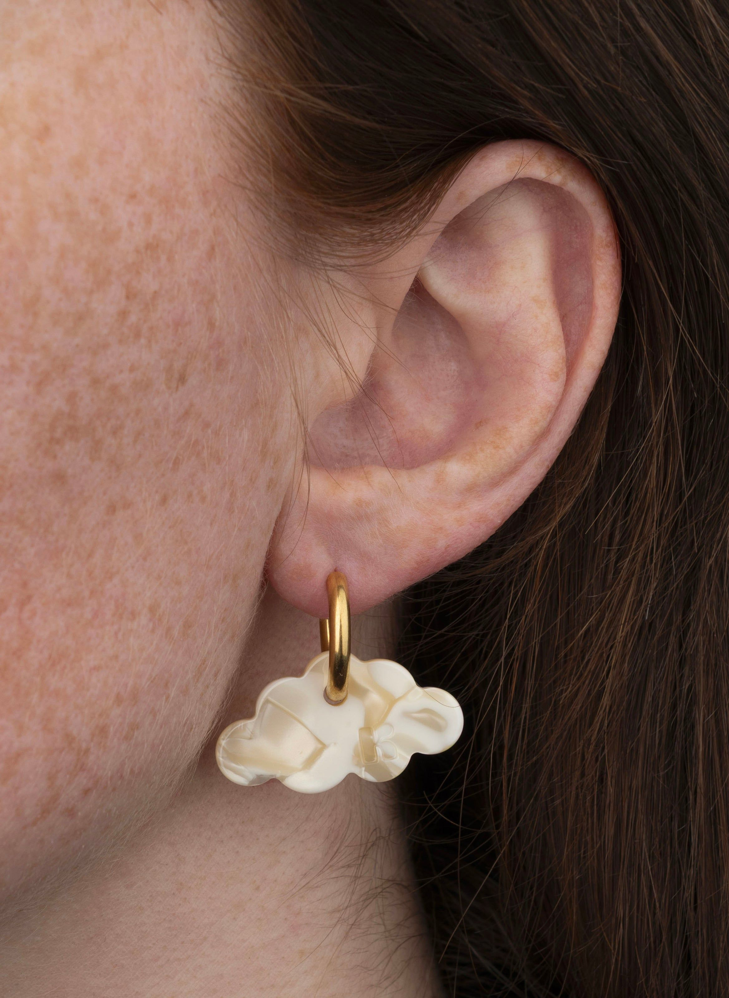 Boucles d'oreilles nuage avec anneaux en acier inoxydable doré KURAGE GINZA Beige