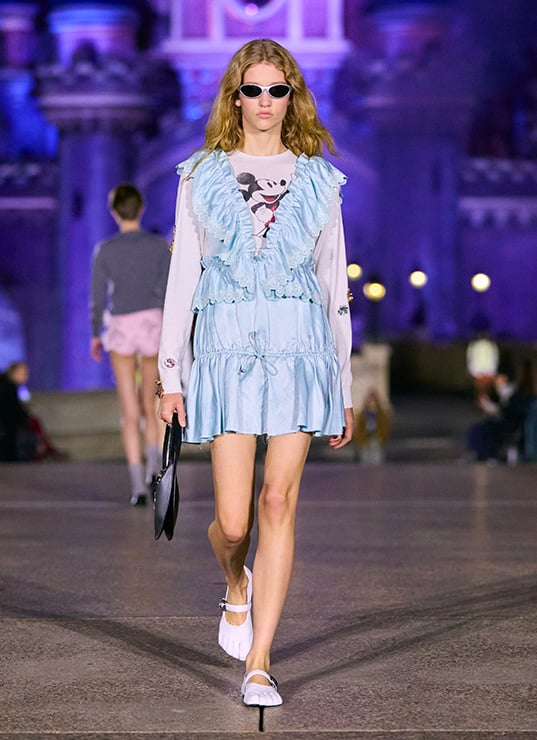 LES NOUVELLES ARRIVÉES DU MOIS D'AVRIL : LE PRINTEMPS SE RÉINVENTE Coperni x Disney, Swipe Bag Disney, pop-up Coperni, mode futuriste, collab exclusive Printemps