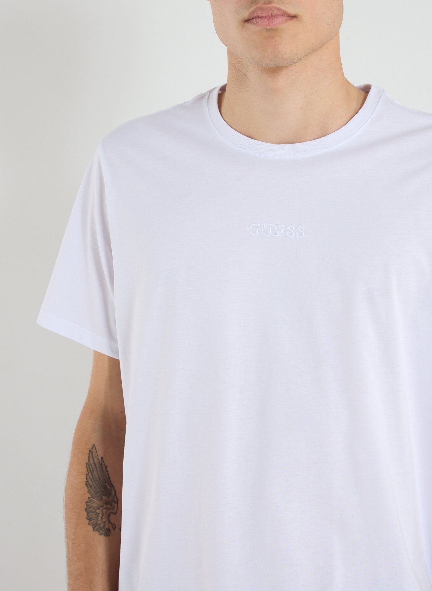 T-shirt col rond en coton GUESS Blanc