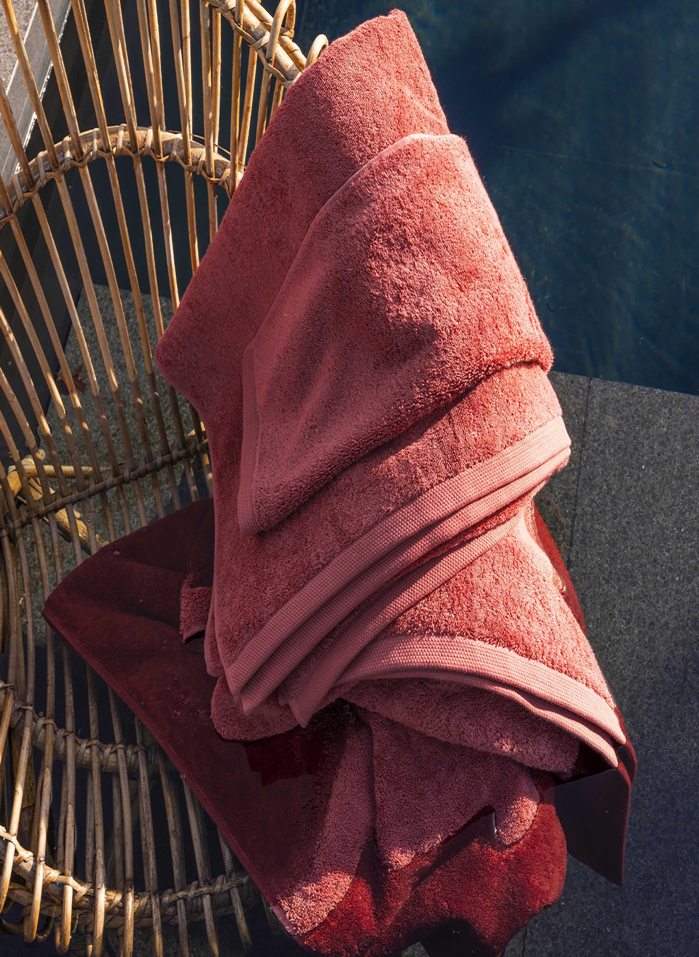 Carré visage uni en coton biologique , essentiel ALEXANDRE TURPAULT Rouge