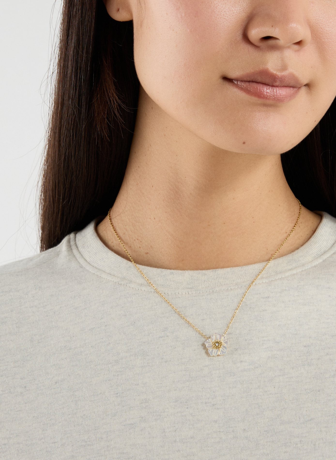 AU PRINTEMPS PARIS Collier avec pendentif floral Blanc