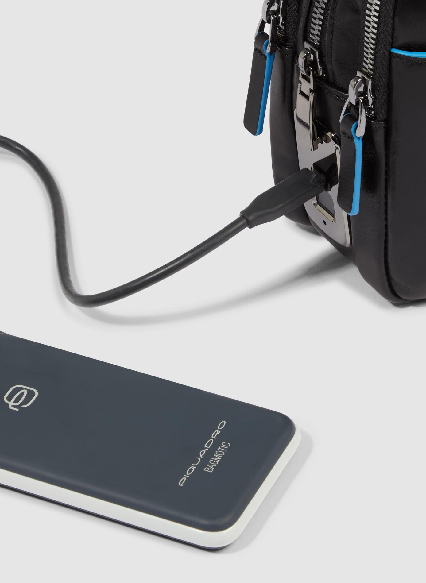 Men's leather clutch with fingerprint lock | Black PIQUADRO Men