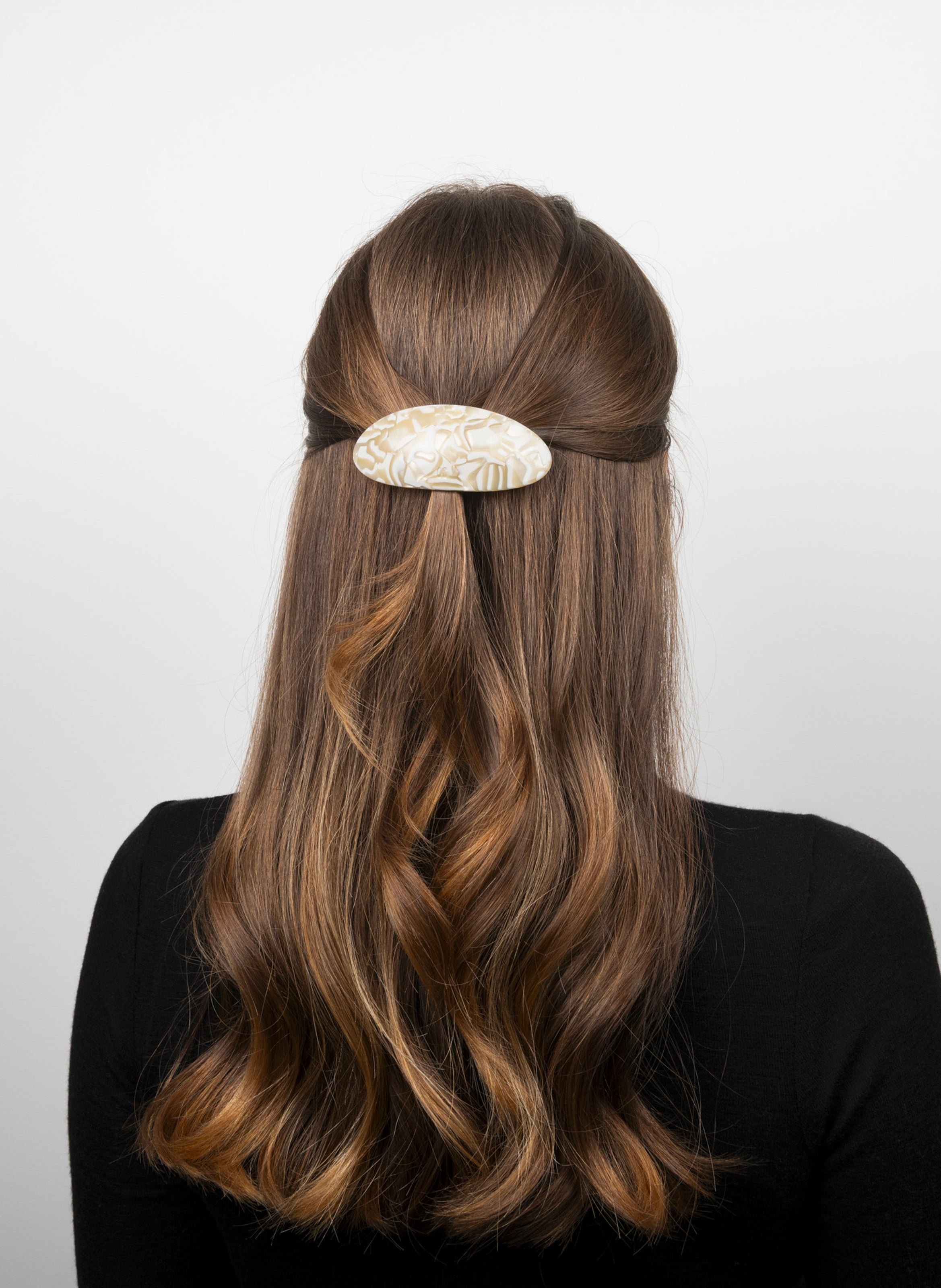 Barrette à cheveux ovale en acétate de cellulose et acier inoxydable KURAGE GINZA Beige