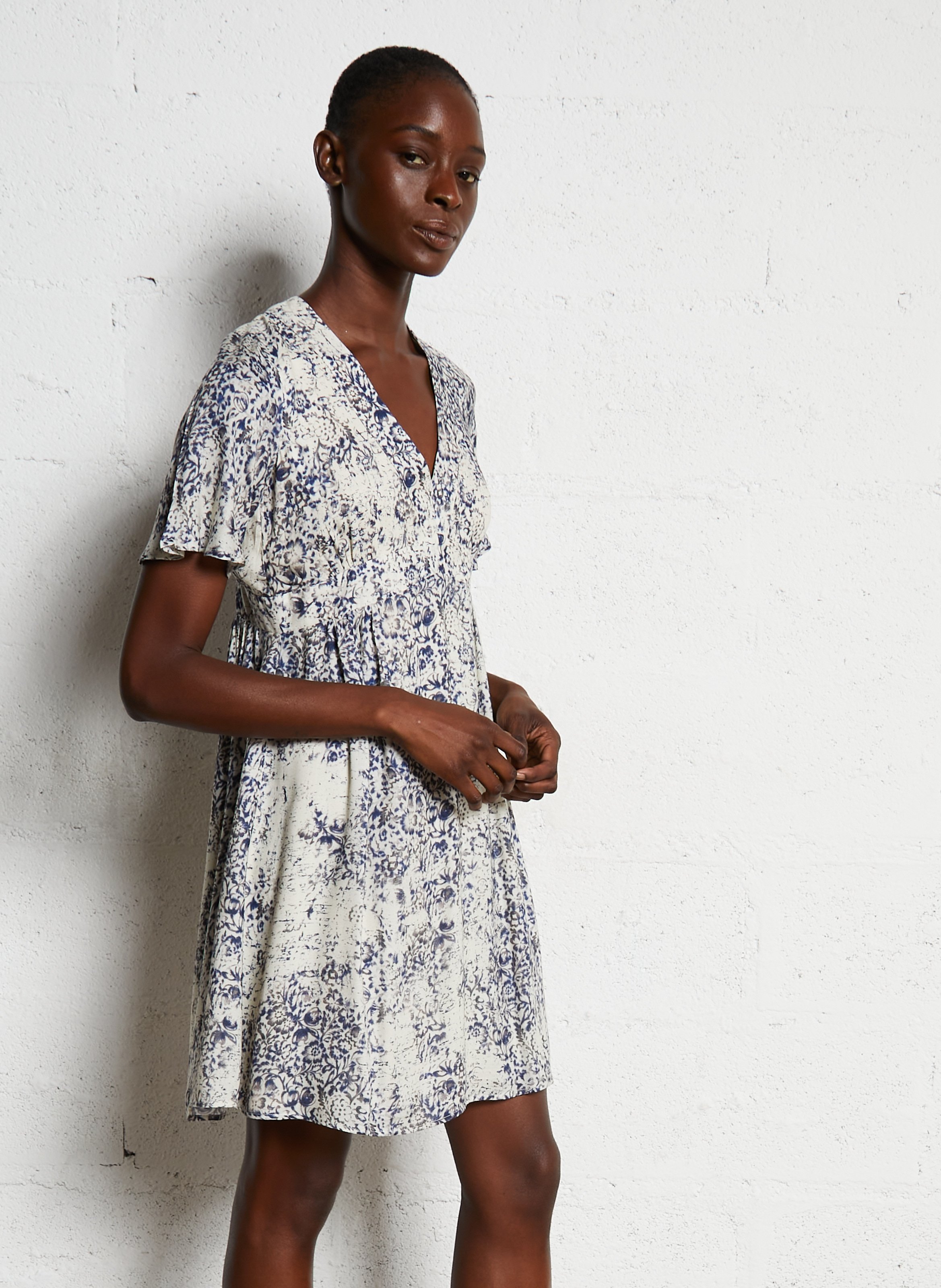 Robe courte cintrée col v rosalia MAISON 123 Bleu