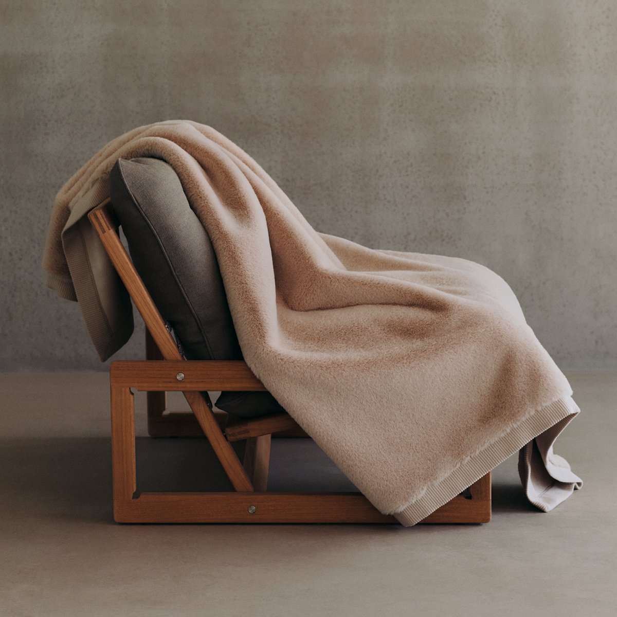Plaid en fausse fourrure, kalder BOSS HOME Beige