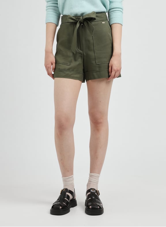 Short New Nina Vert by GUESS GUESS Short New Nina Vert