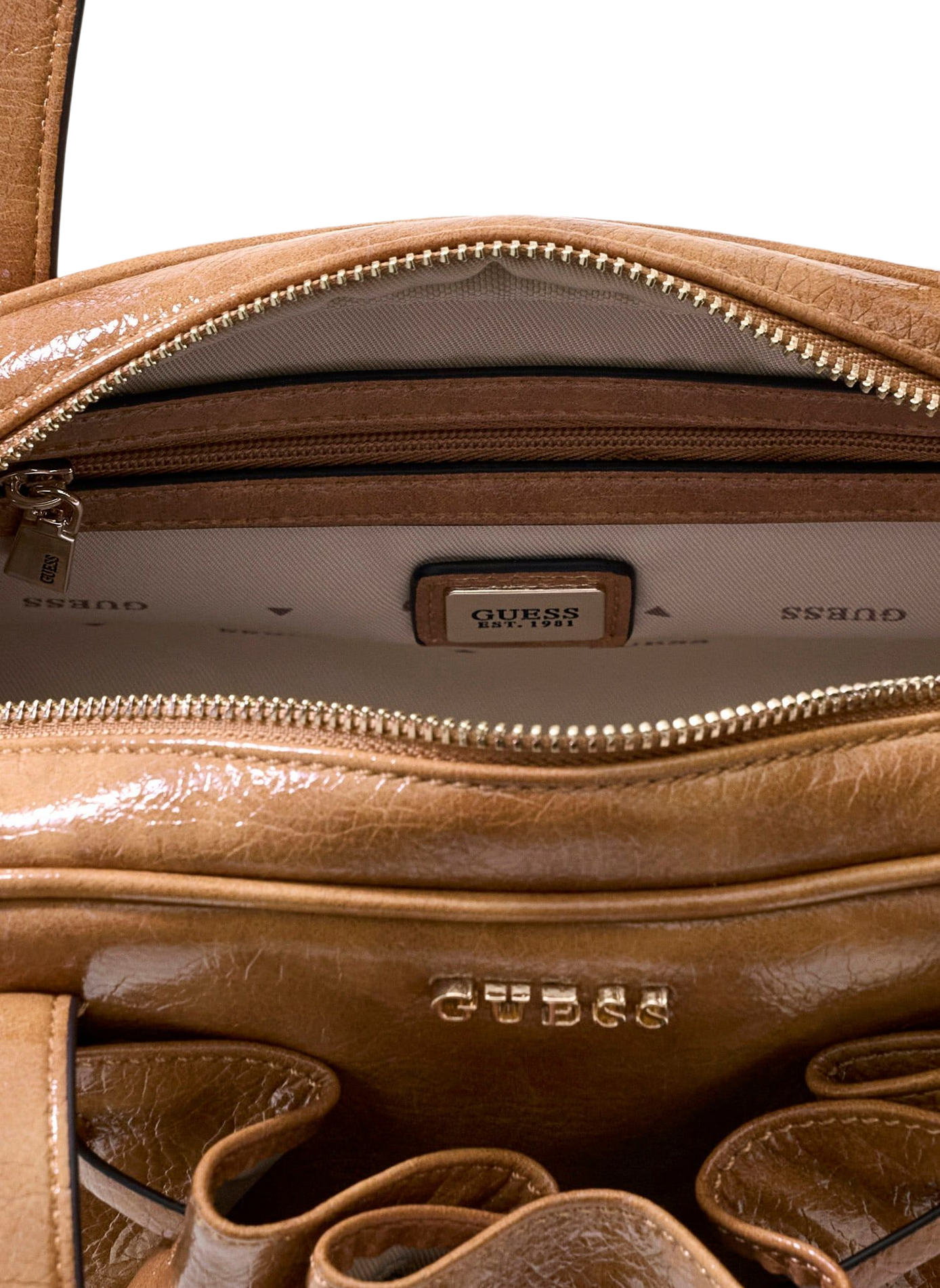 Sac porté épaule effet cuir verni GUESS Marron