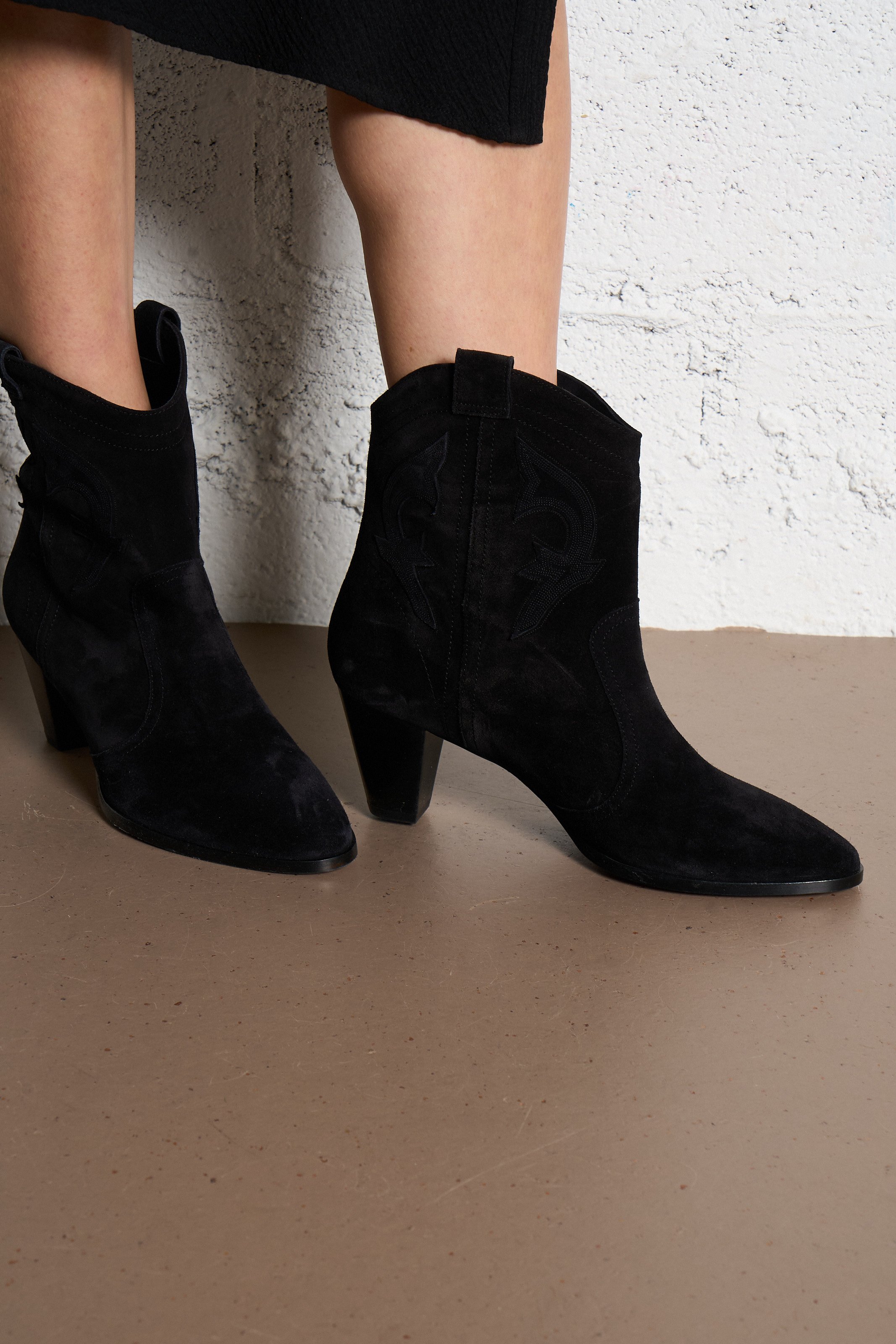 Bottines en cuir velours casey BA&SH Noir
