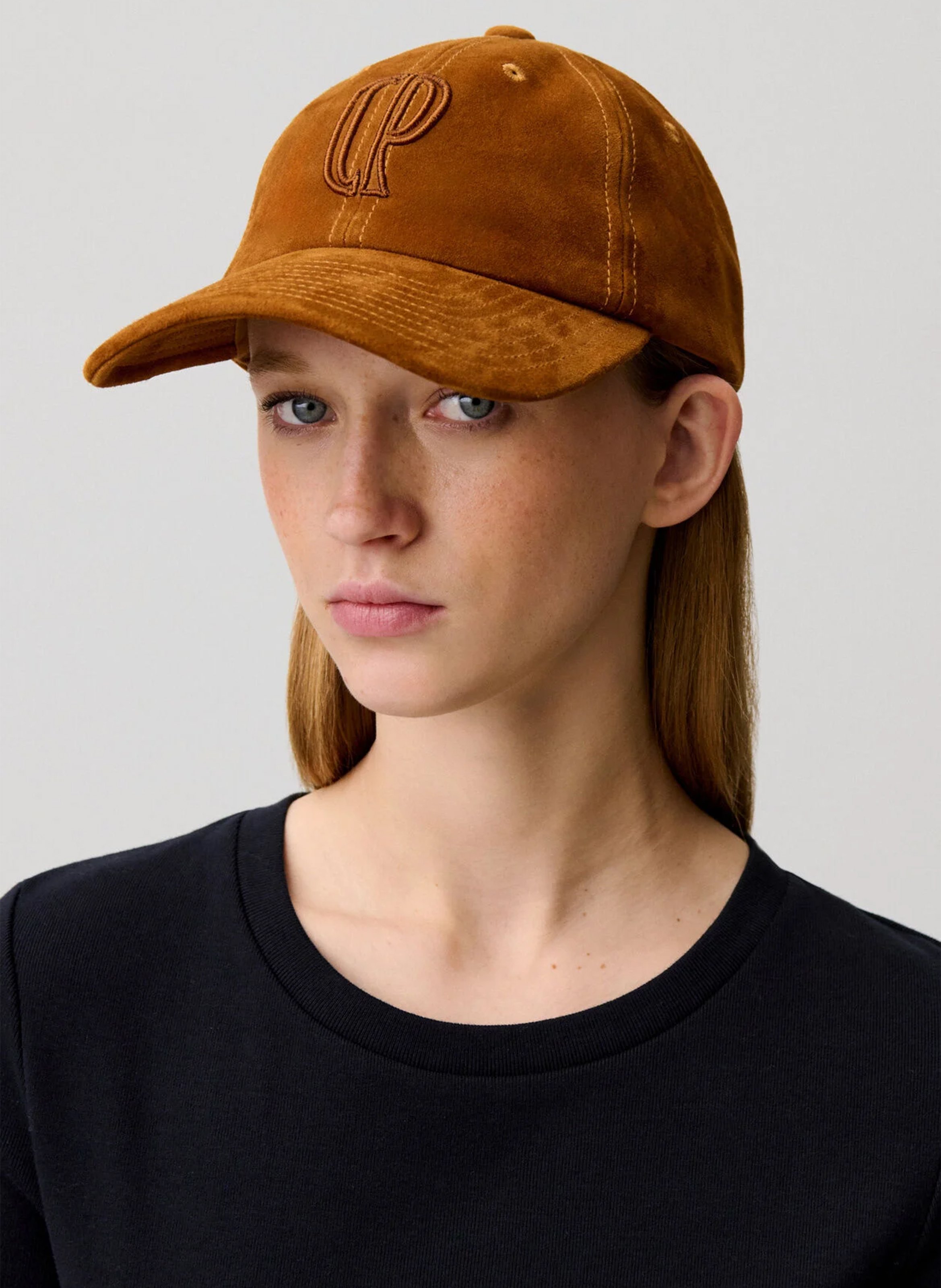 Casquette brodée en cuir suédé CLAUDIE PIERLOT Marron