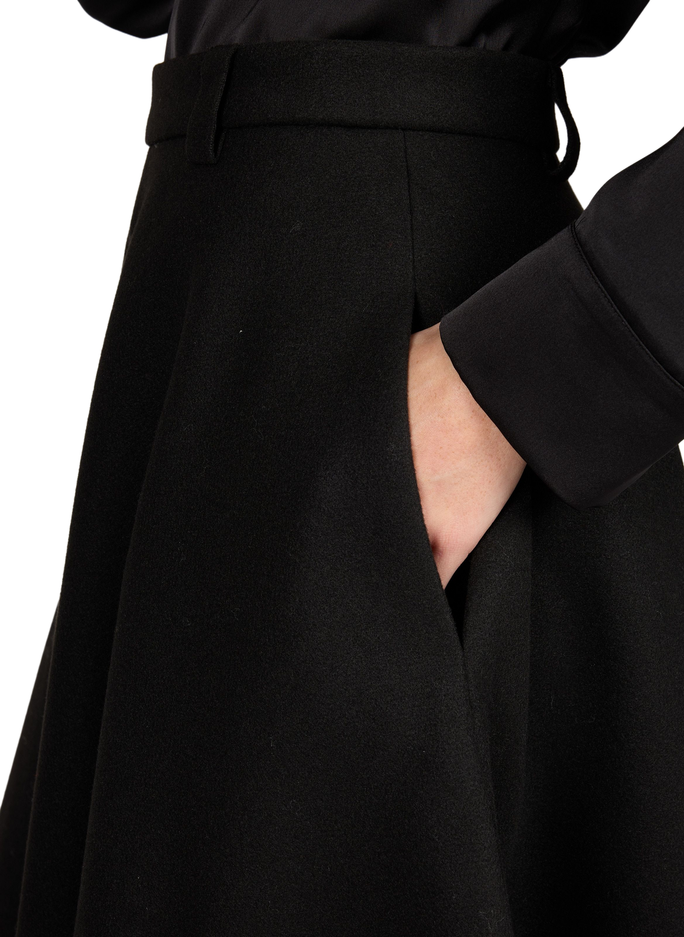 Weite Bermuda-Shorts mit hohem Bund SOURCE UNKNOWN Schwarz