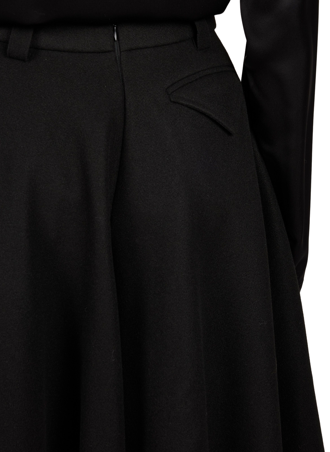 Weite Bermuda-Shorts mit hohem Bund SOURCE UNKNOWN Schwarz