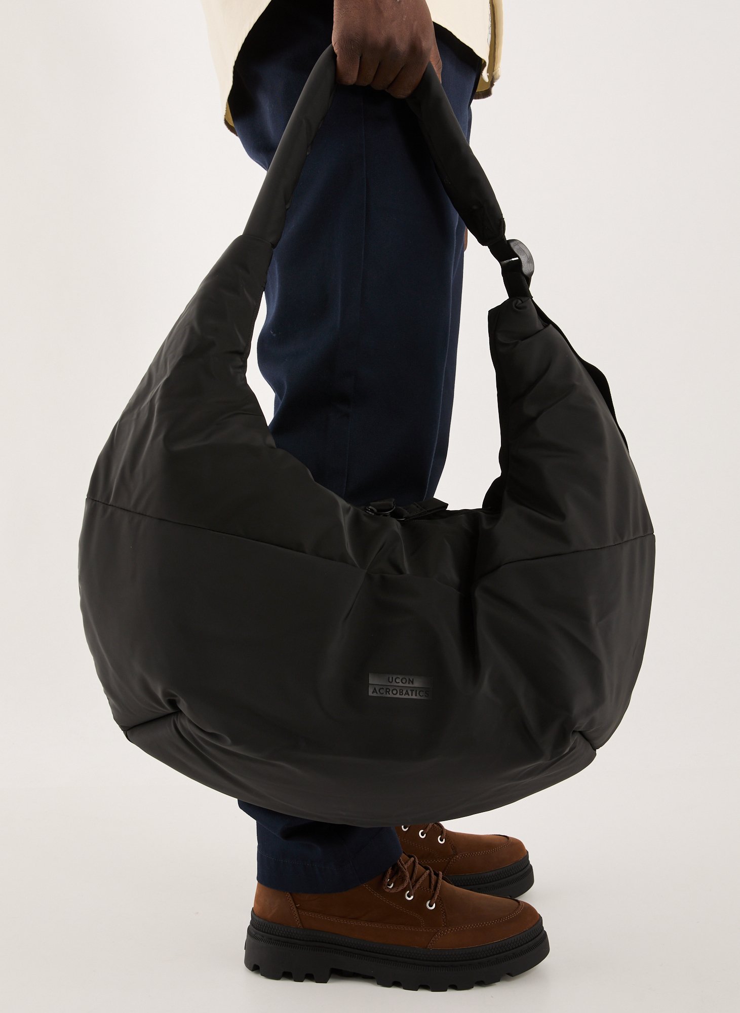 Solid shoulder bag UCON ACROBATICS Black