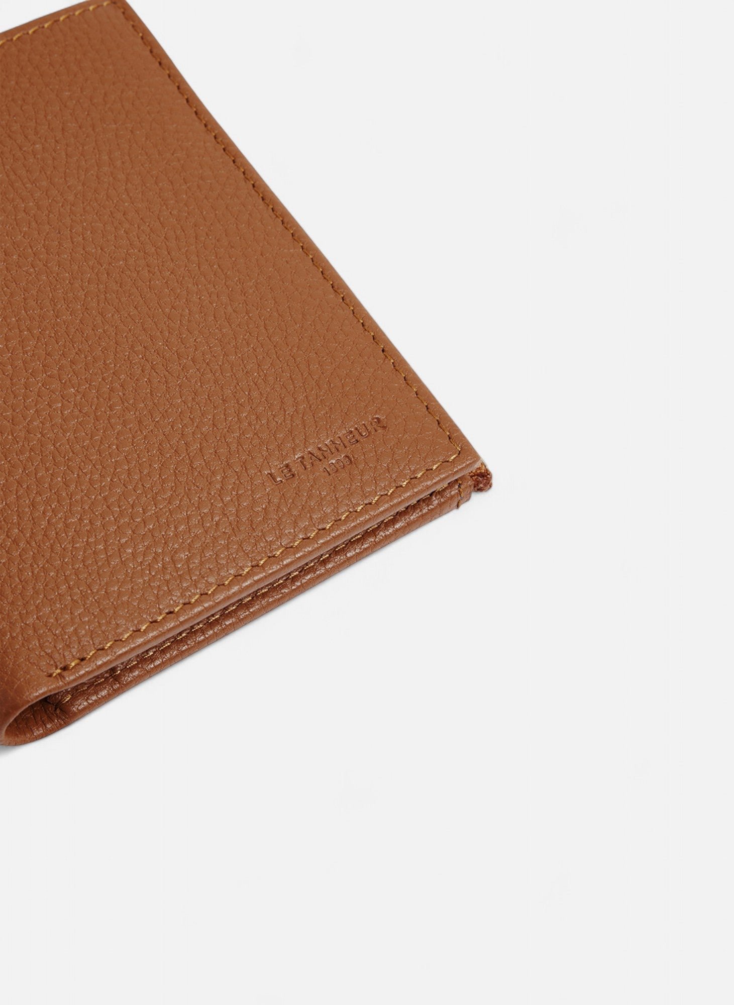 Portefeuille moyen modèle zippé charles en cuir grainé LE TANNEUR Marron