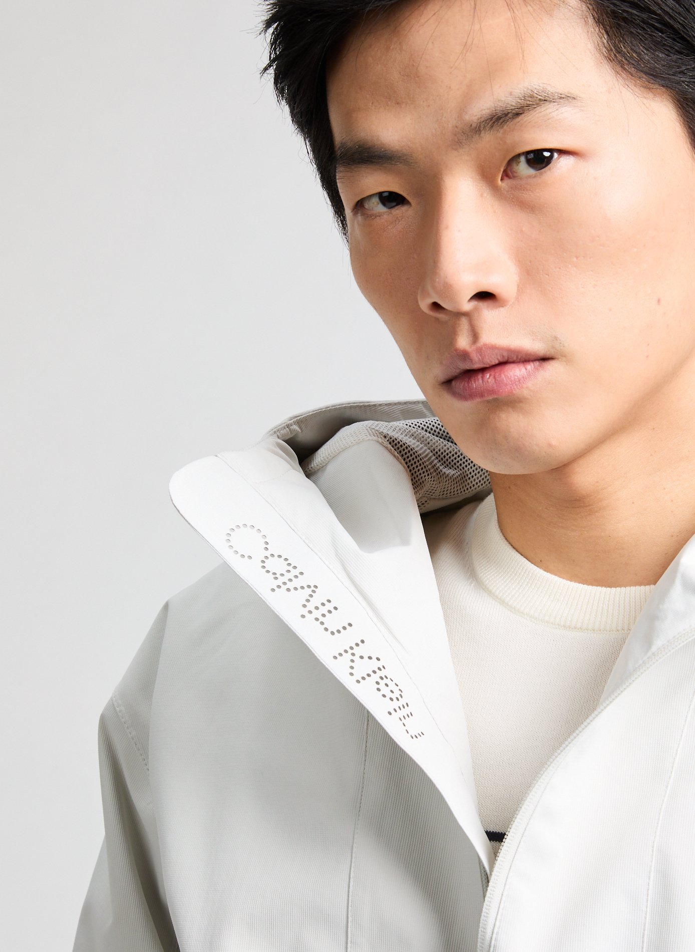 Fitted shoulder-padded wool blend blazer Beige