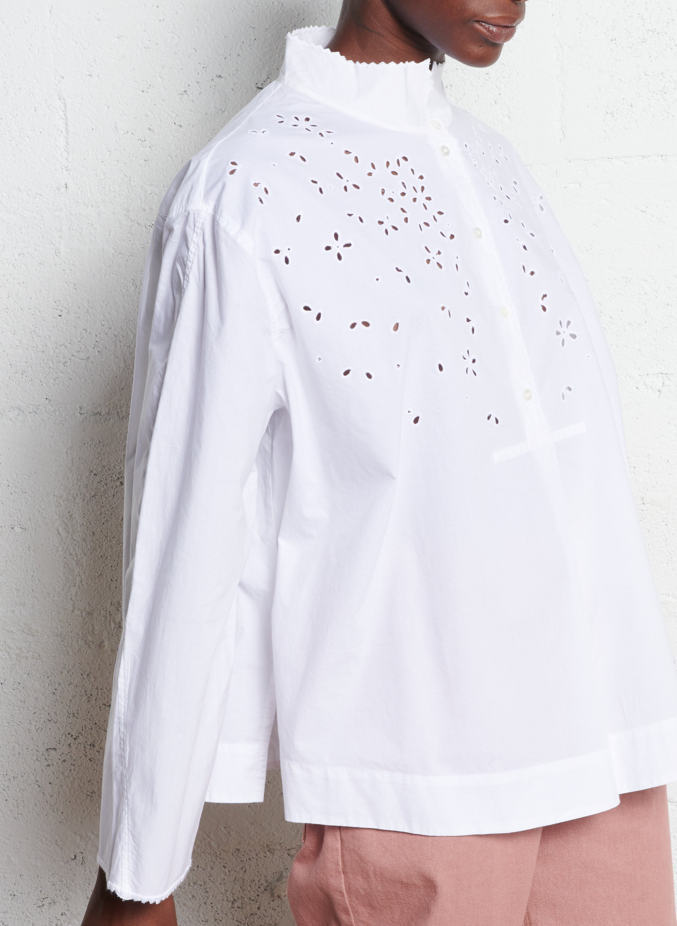 Chemise brodée col montant en popeline de coton greece SOEUR Blanc