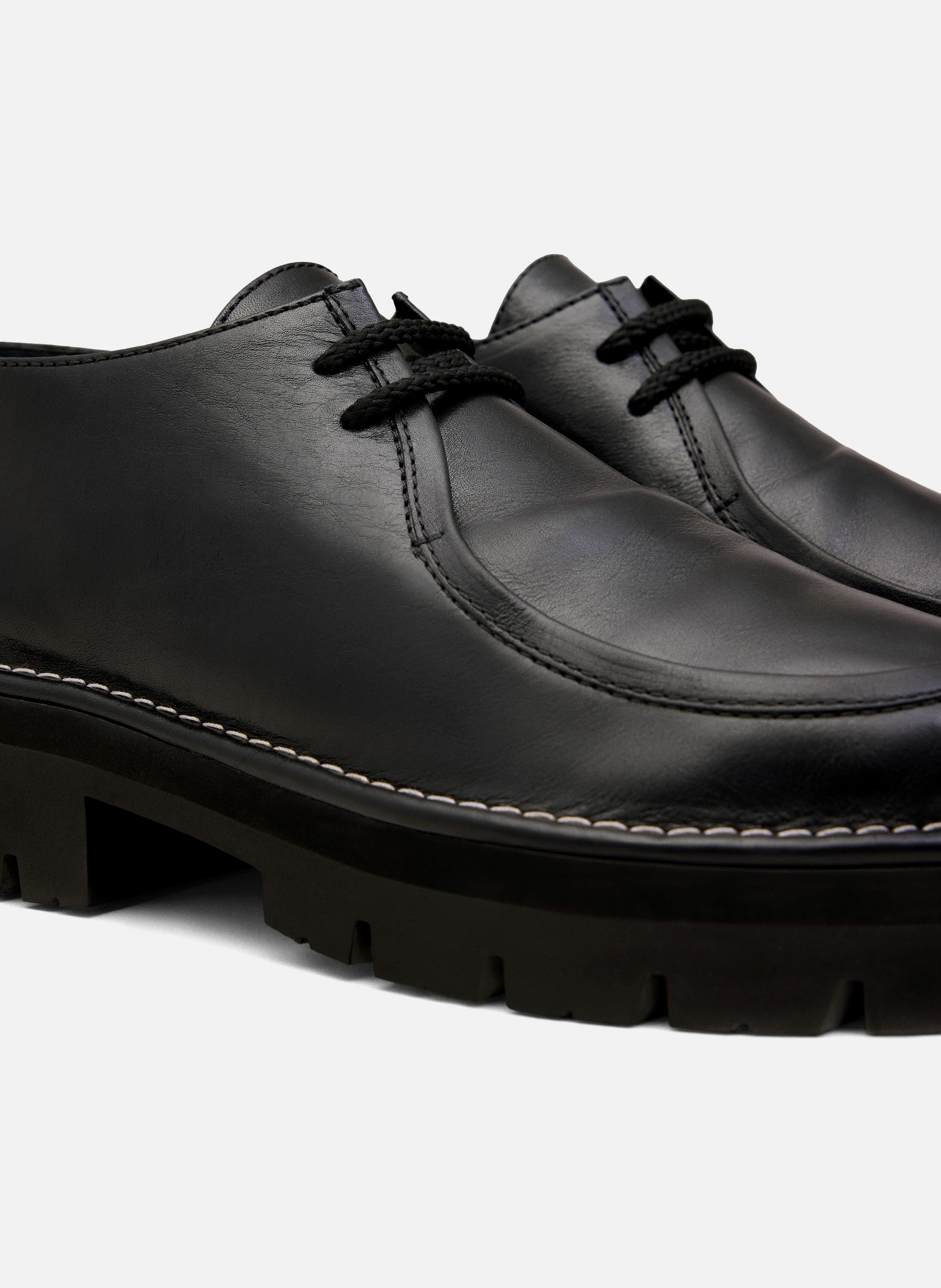Derbies a bout anatomique en cuir unisexes AMI PARIS Noir