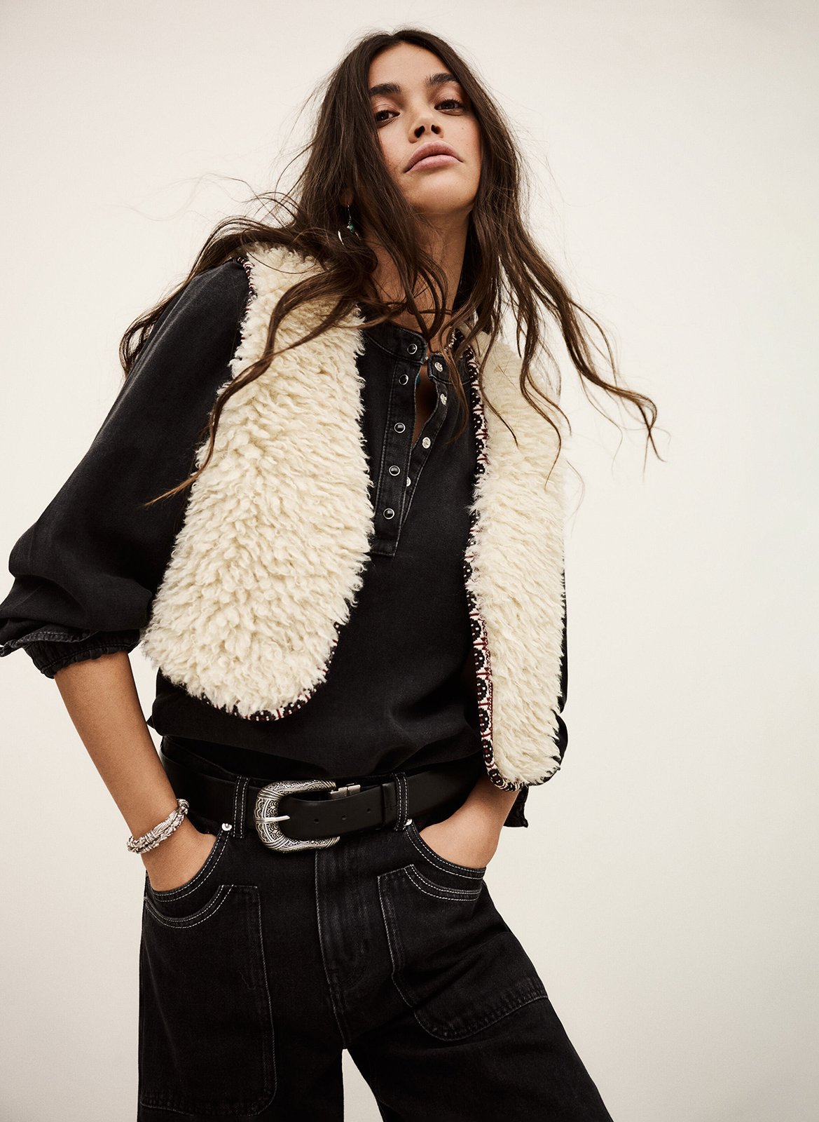 Veste courte en fausse fourrure bouclée celton BA&SH Beige