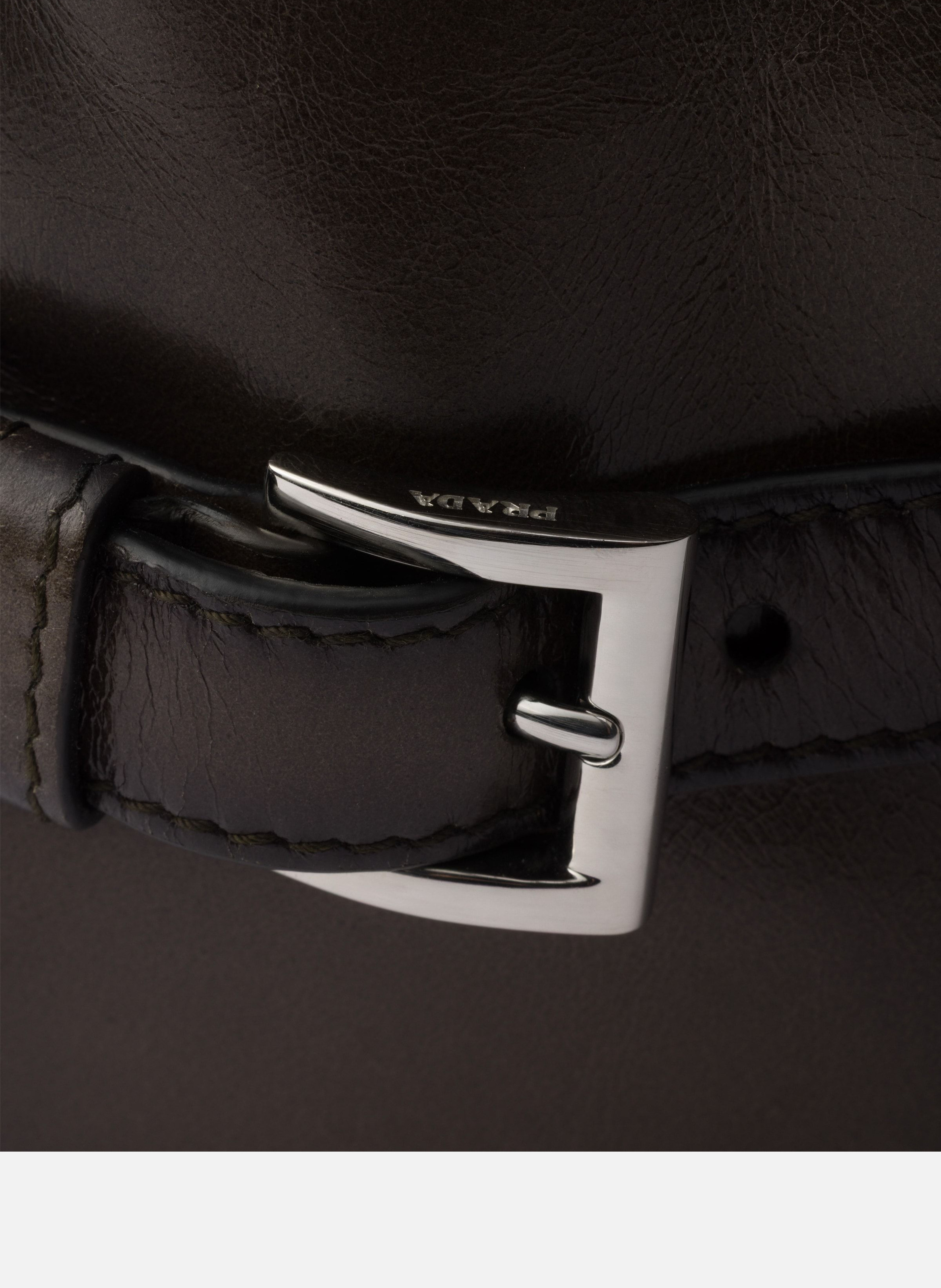 Sac à bandoulière en cuir vieilli avec fermeture à PRADA Vert