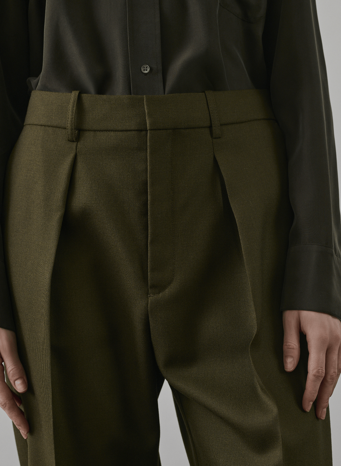 Pantalon à pinces en laine ferrel SOEUR Kaki