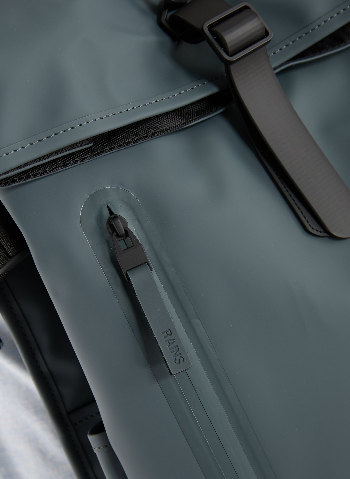 Sac à dos Rolltop Rucksack Large RAINS Bleu