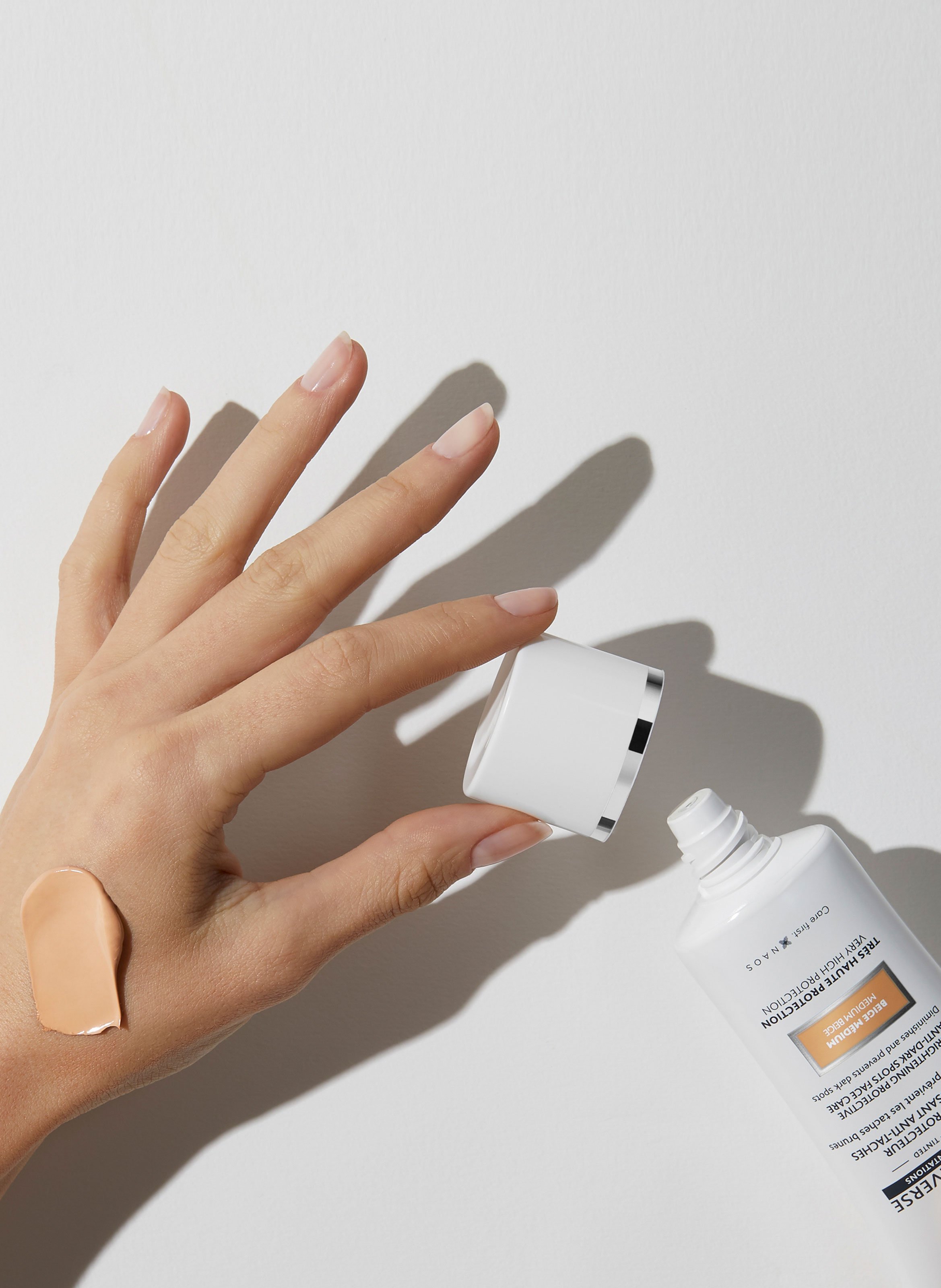 Photo Reverse Cream Shade B. Light INSTITUT ESTHEDERM No color